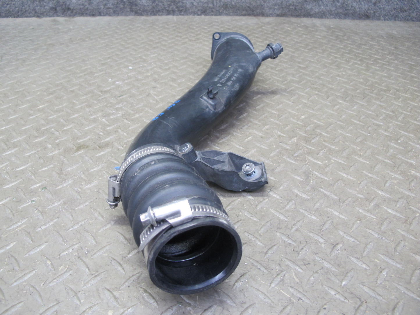 2011-2018 Porsche Cayenne 958 4.8L Turbo Right Side Intercooler Hose Pipe Line