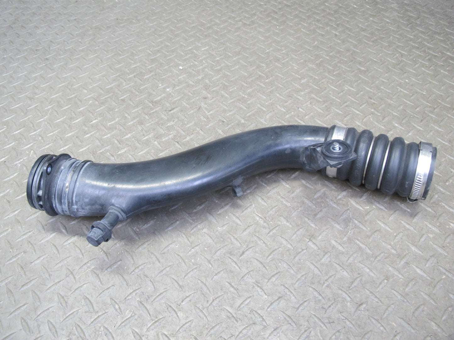 2011-2018 Porsche Cayenne 958 4.8L Turbo Right Side Intercooler Hose Pipe Line
