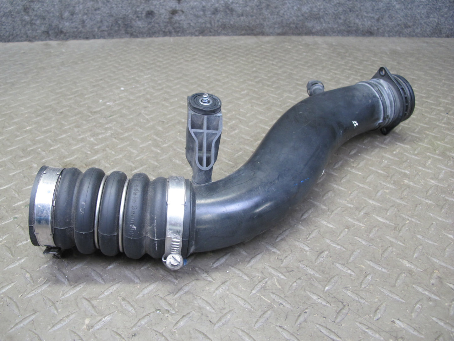 2011-2018 Porsche Cayenne 958 4.8L Turbo Right Side Intercooler Hose Pipe Line