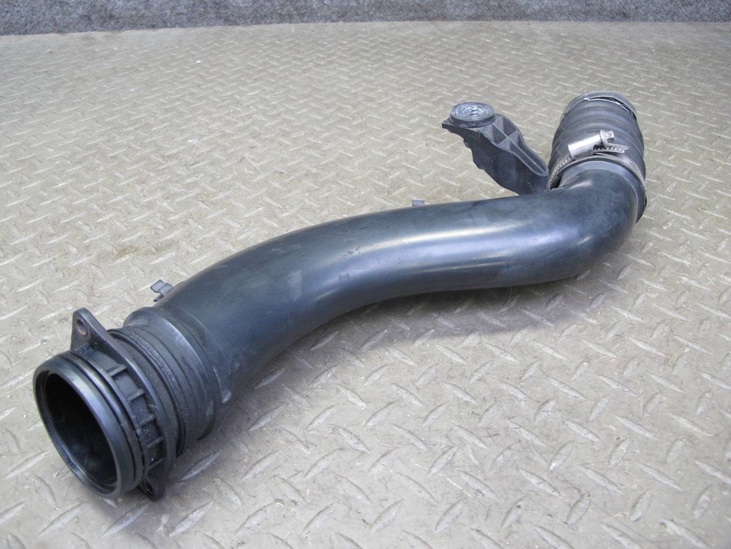 2011-2018 Porsche Cayenne 958 4.8L Turbo Left Side Intercooler Hose Pipe Line