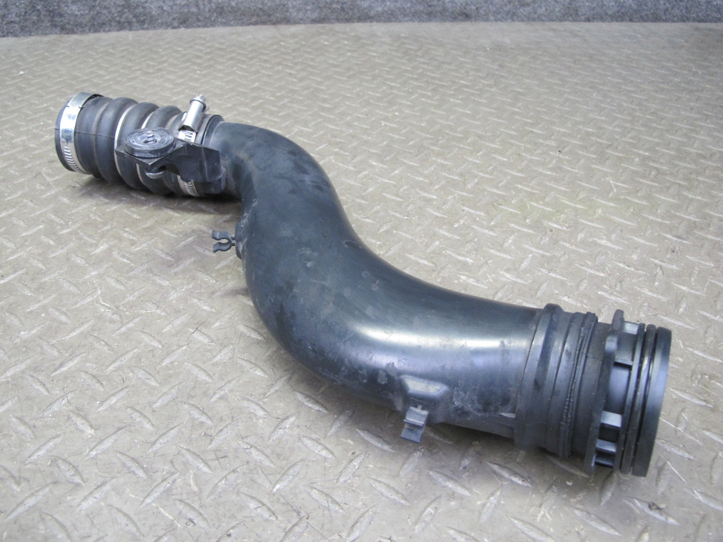 2011-2018 Porsche Cayenne 958 4.8L Turbo Left Side Intercooler Hose Pipe Line