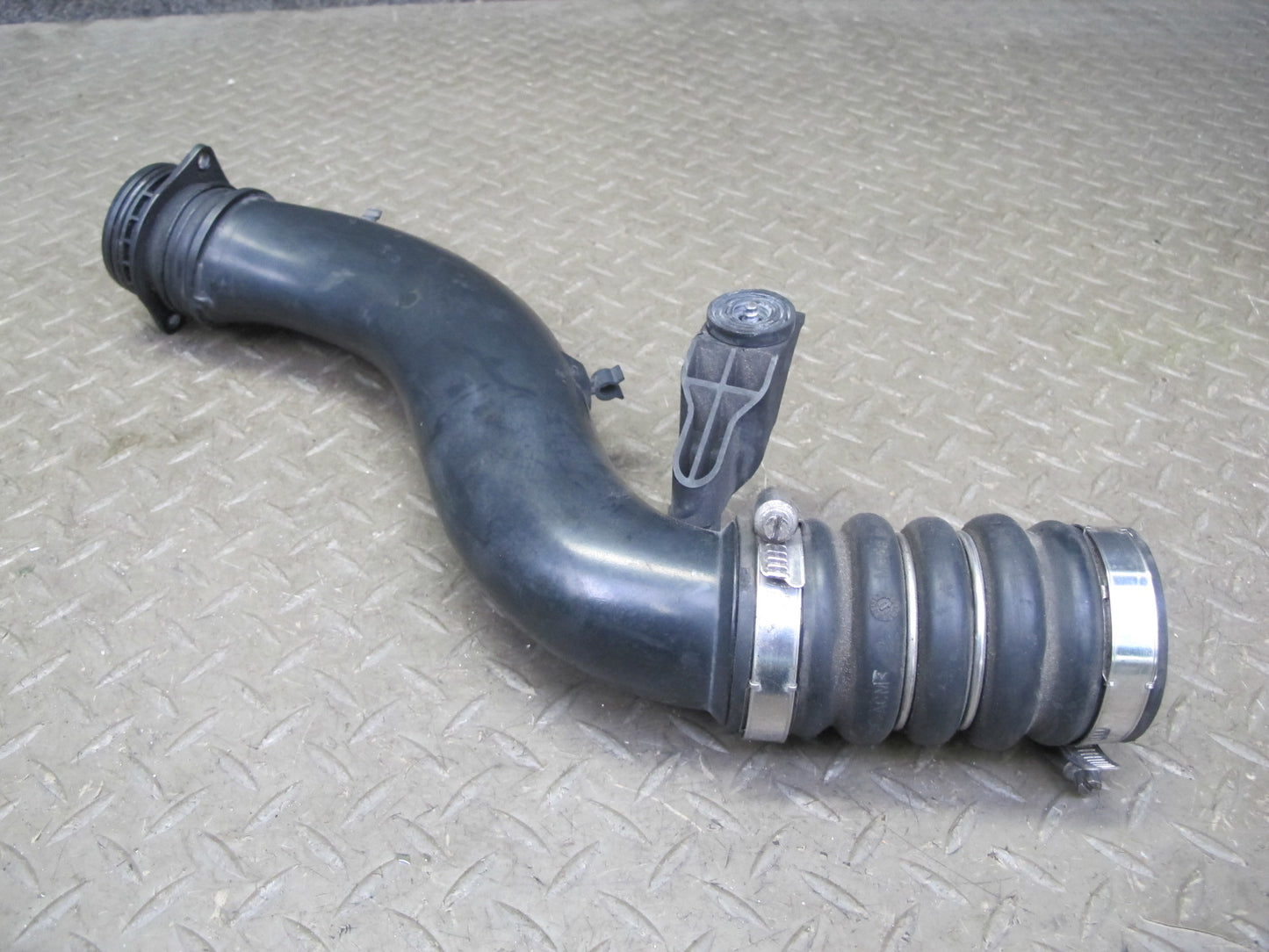 2011-2018 Porsche Cayenne 958 4.8L Turbo Left Side Intercooler Hose Pipe Line