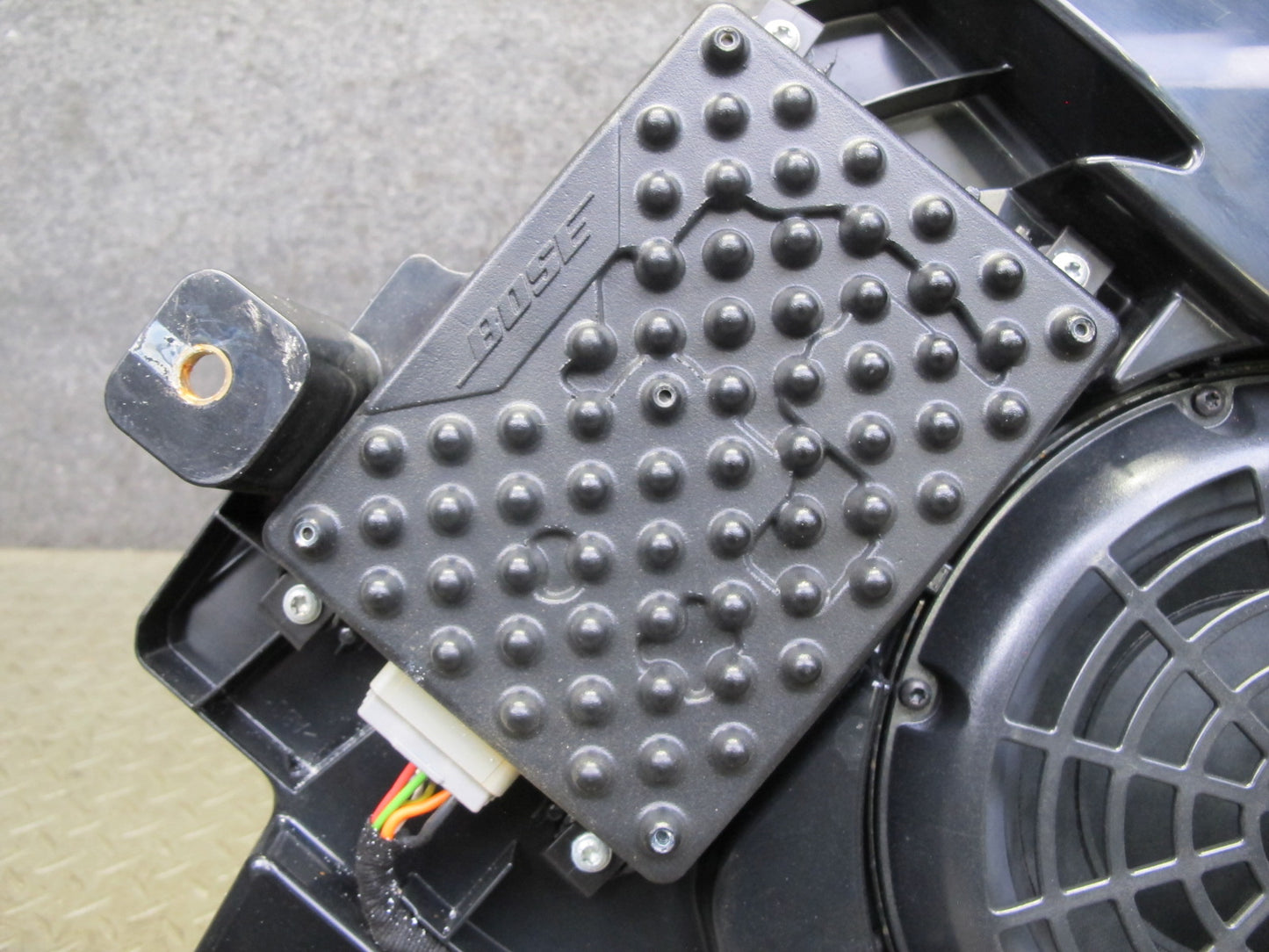 2011-2018 Porsche Cayenne 958 Bose Rear Subwoofer Speaker Box Assembly