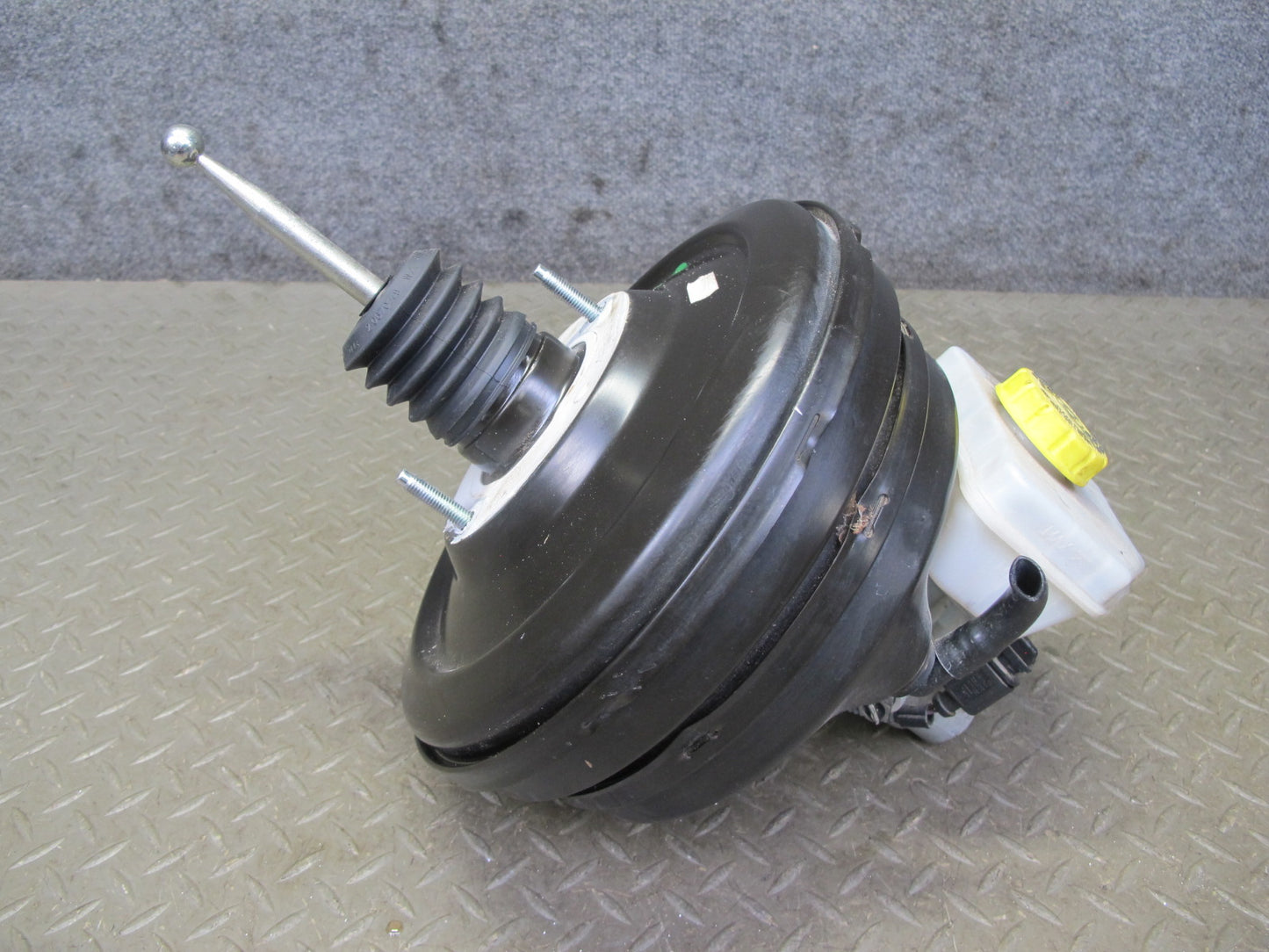 2011-2014 Porsche Cayenne S 958 Brake Booster W/ Master Cylinder & Reservoir