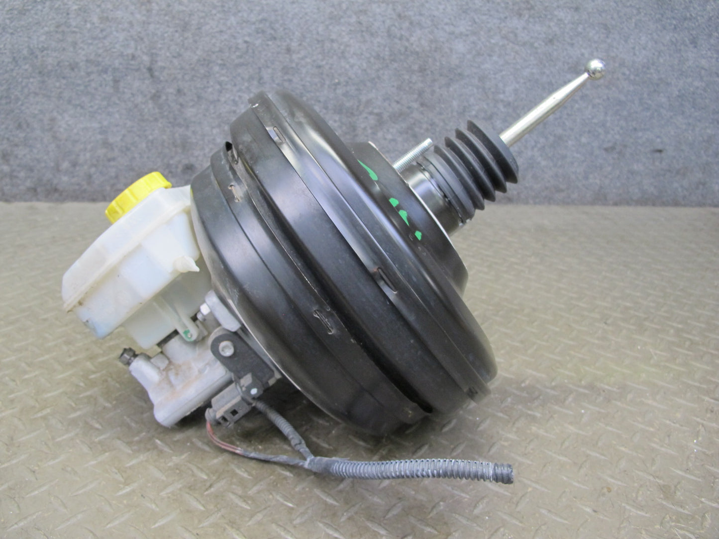 2011-2014 Porsche Cayenne S 958 Brake Booster W/ Master Cylinder & Reservoir