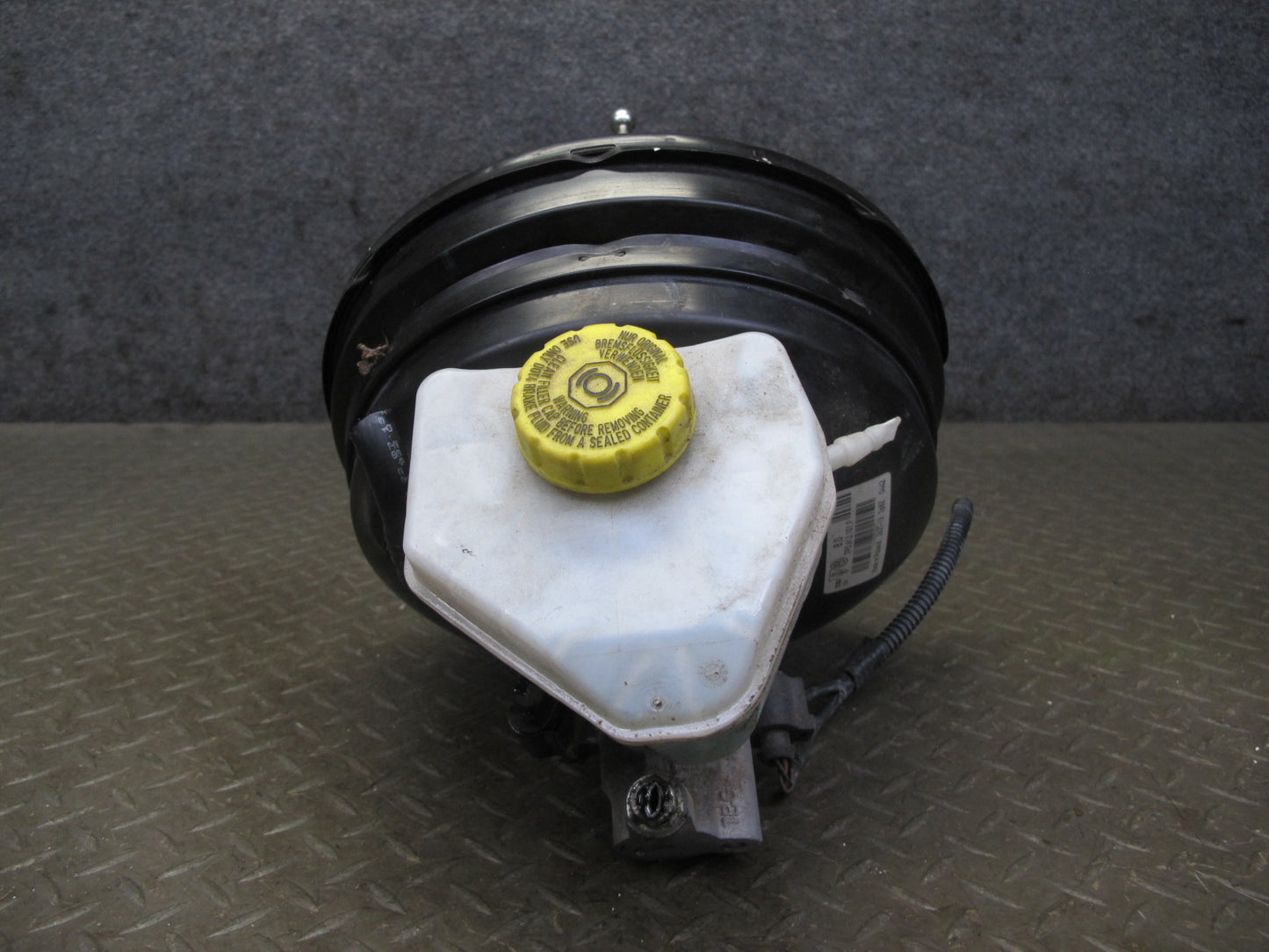 2011-2014 Porsche Cayenne S 958 Brake Booster W/ Master Cylinder & Reservoir