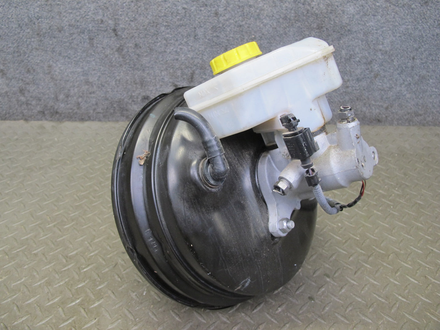 2011-2014 Porsche Cayenne S 958 Brake Booster W/ Master Cylinder & Reservoir