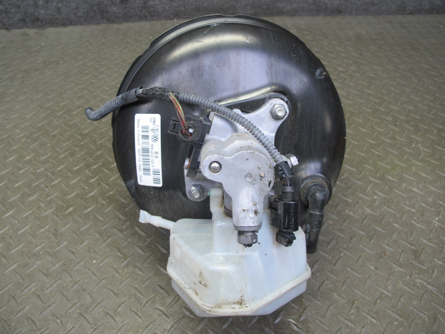 2011-2014 Porsche Cayenne S 958 Brake Booster W/ Master Cylinder & Reservoir