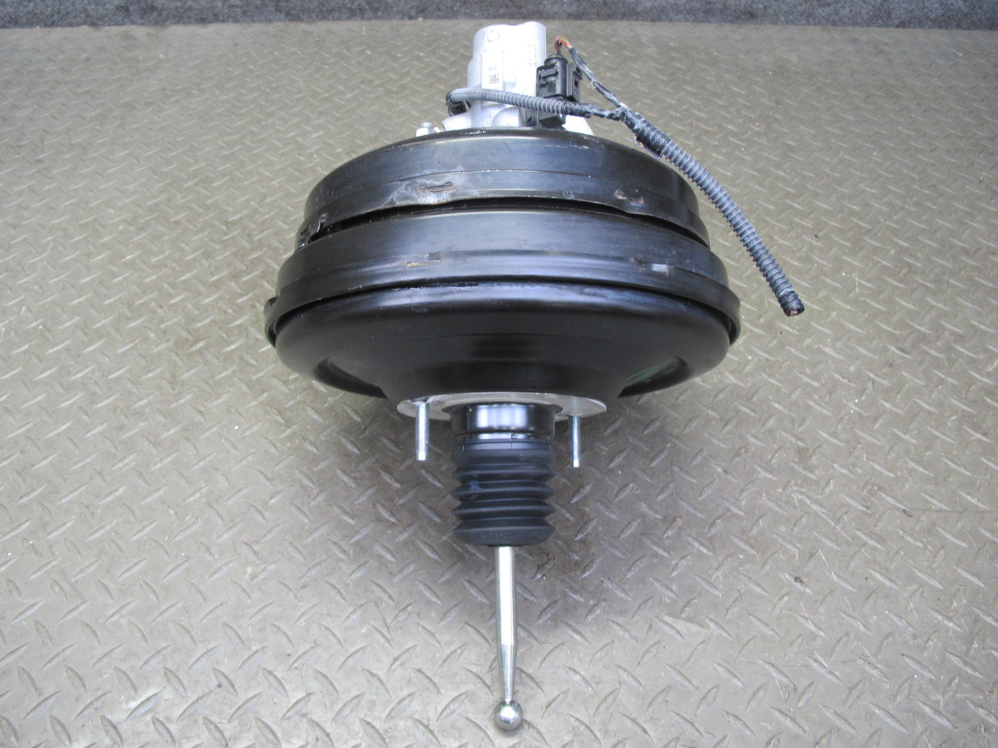 2011-2014 Porsche Cayenne S 958 Brake Booster W/ Master Cylinder & Reservoir