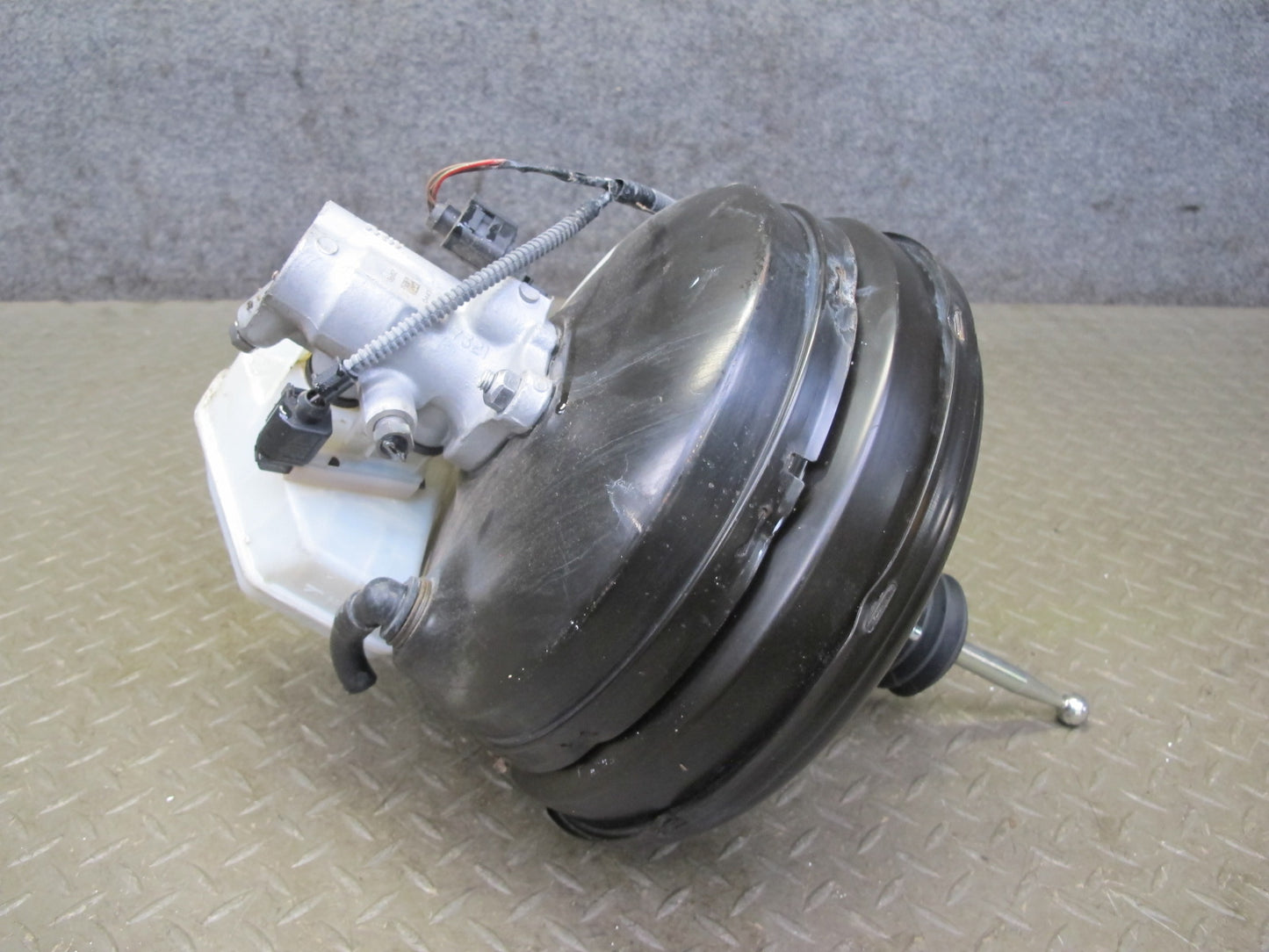 2011-2014 Porsche Cayenne S 958 Brake Booster W/ Master Cylinder & Reservoir