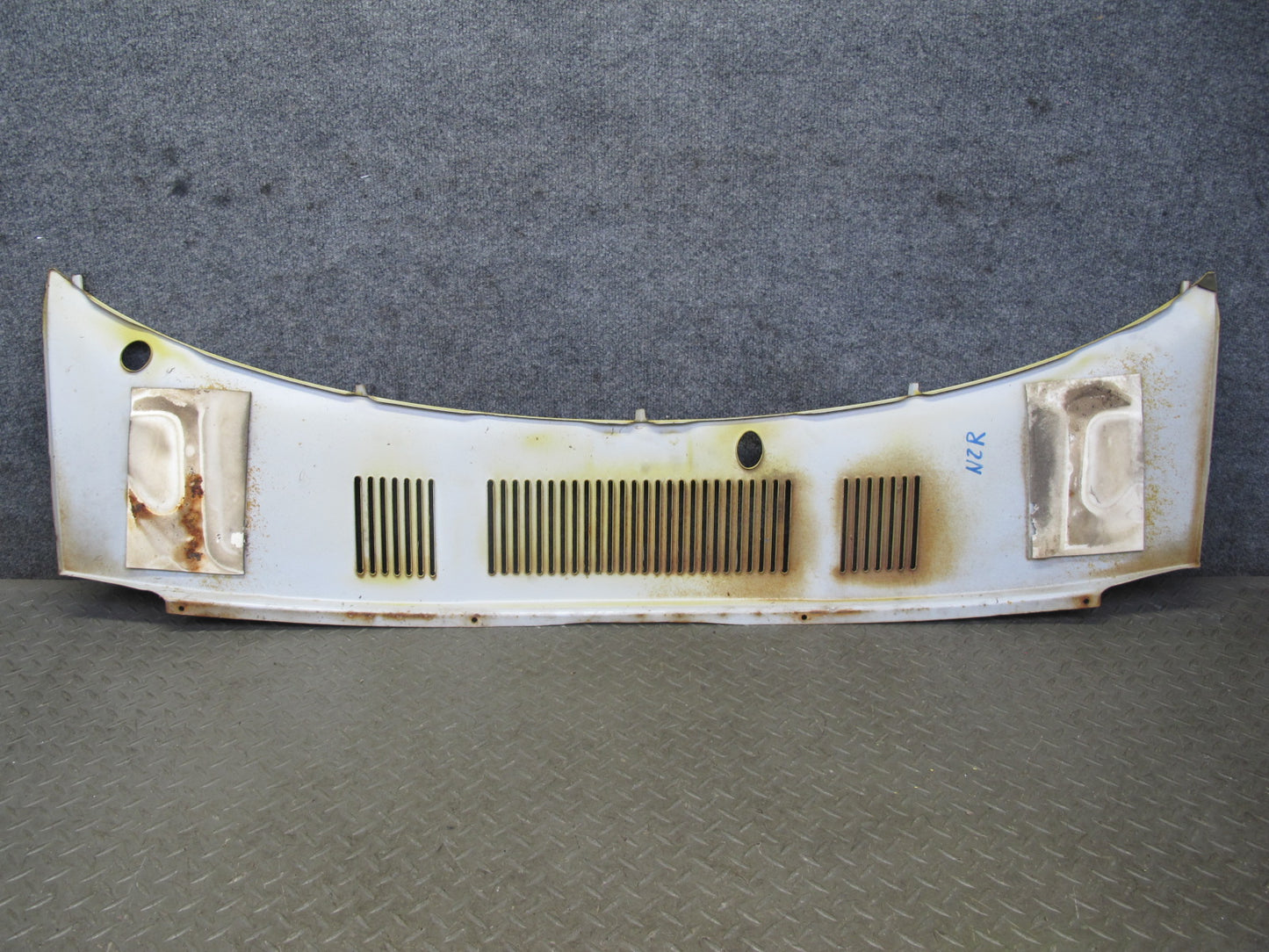 75-78 Datsun S30 280Z Front Hood Wiper Vent Cowl Trim Panel Yellow OEM