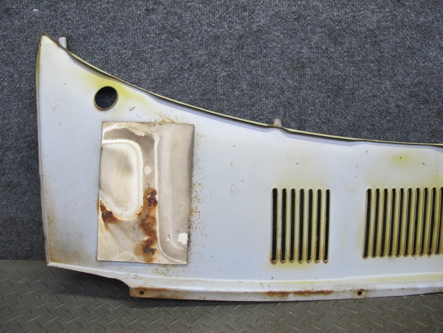 75-78 Datsun S30 280Z Front Hood Wiper Vent Cowl Trim Panel Yellow OEM