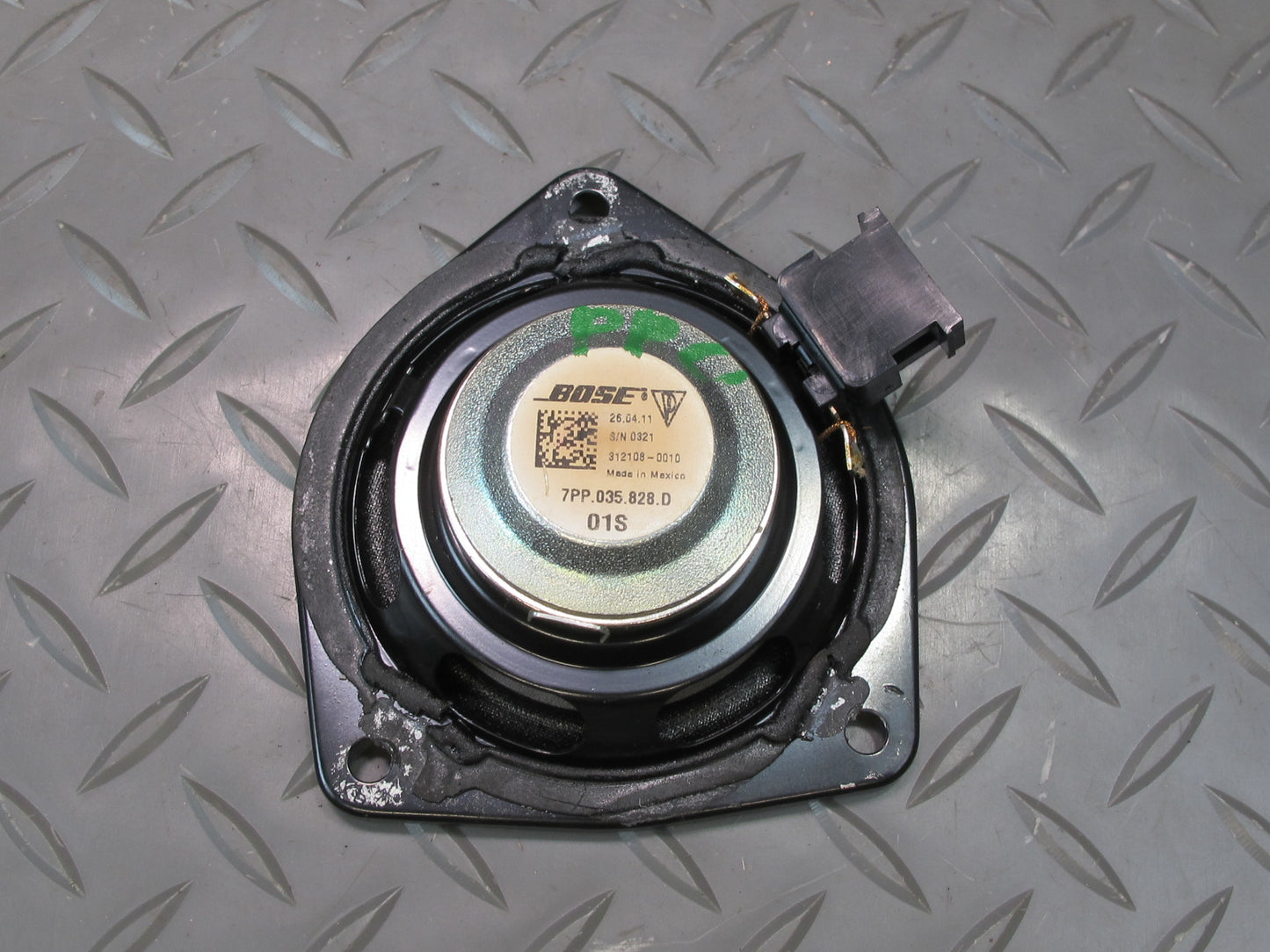 2011-2018 Porsche Cayenne 958 Center Dash Audio Soiund Speaker Bose