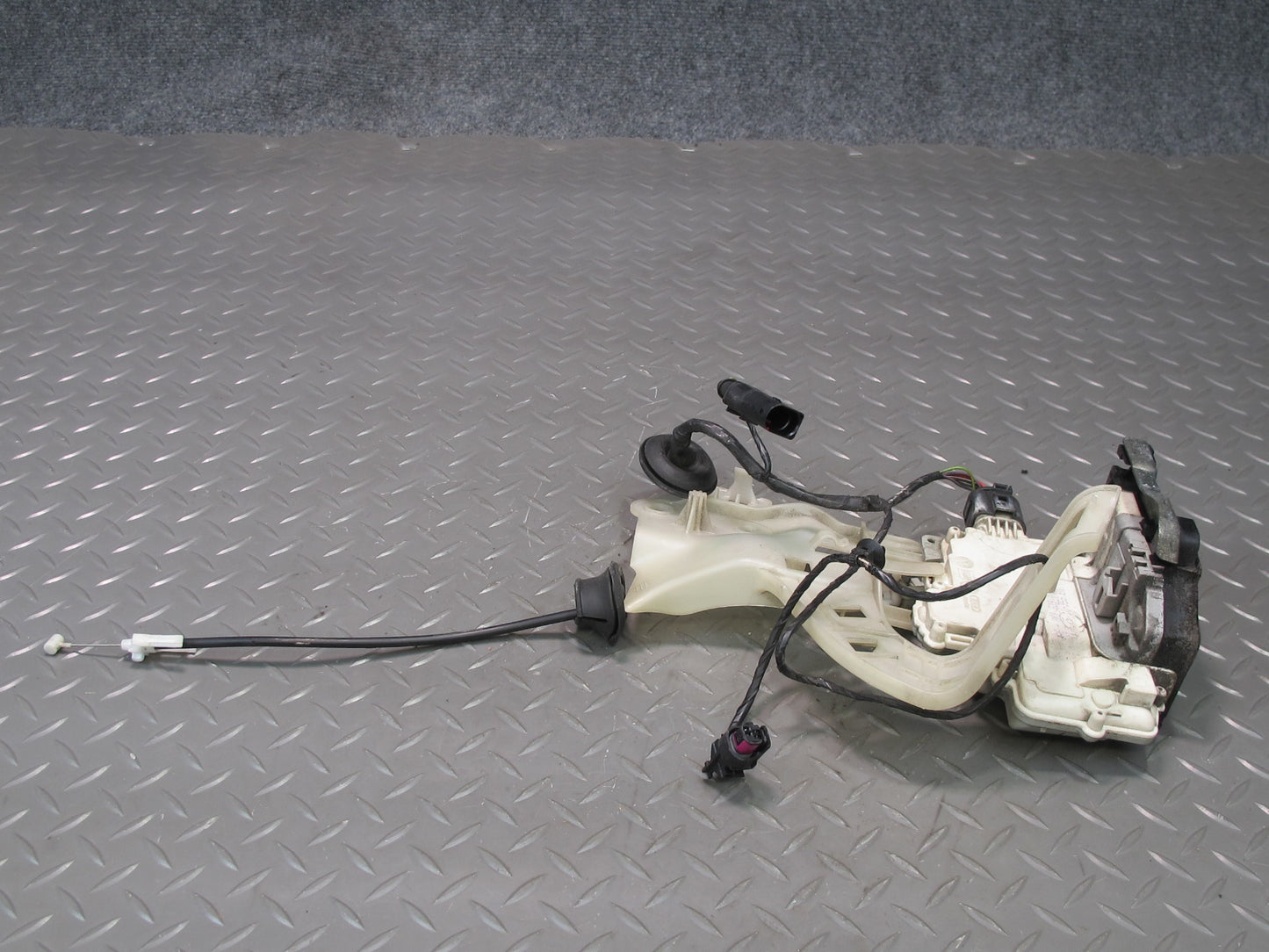 2011-2018 Porsche Cayenne 958 Rear Right Passenger Side Door Latch Lock Actuator