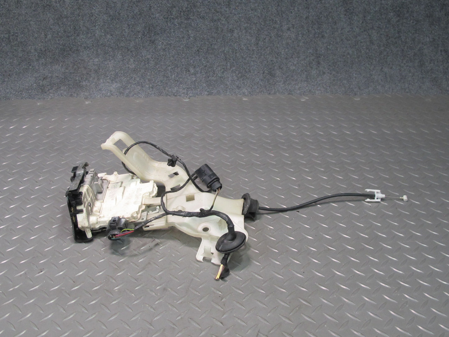 2011-2018 Porsche Cayenne 958 Rear Right Passenger Side Door Latch Lock Actuator