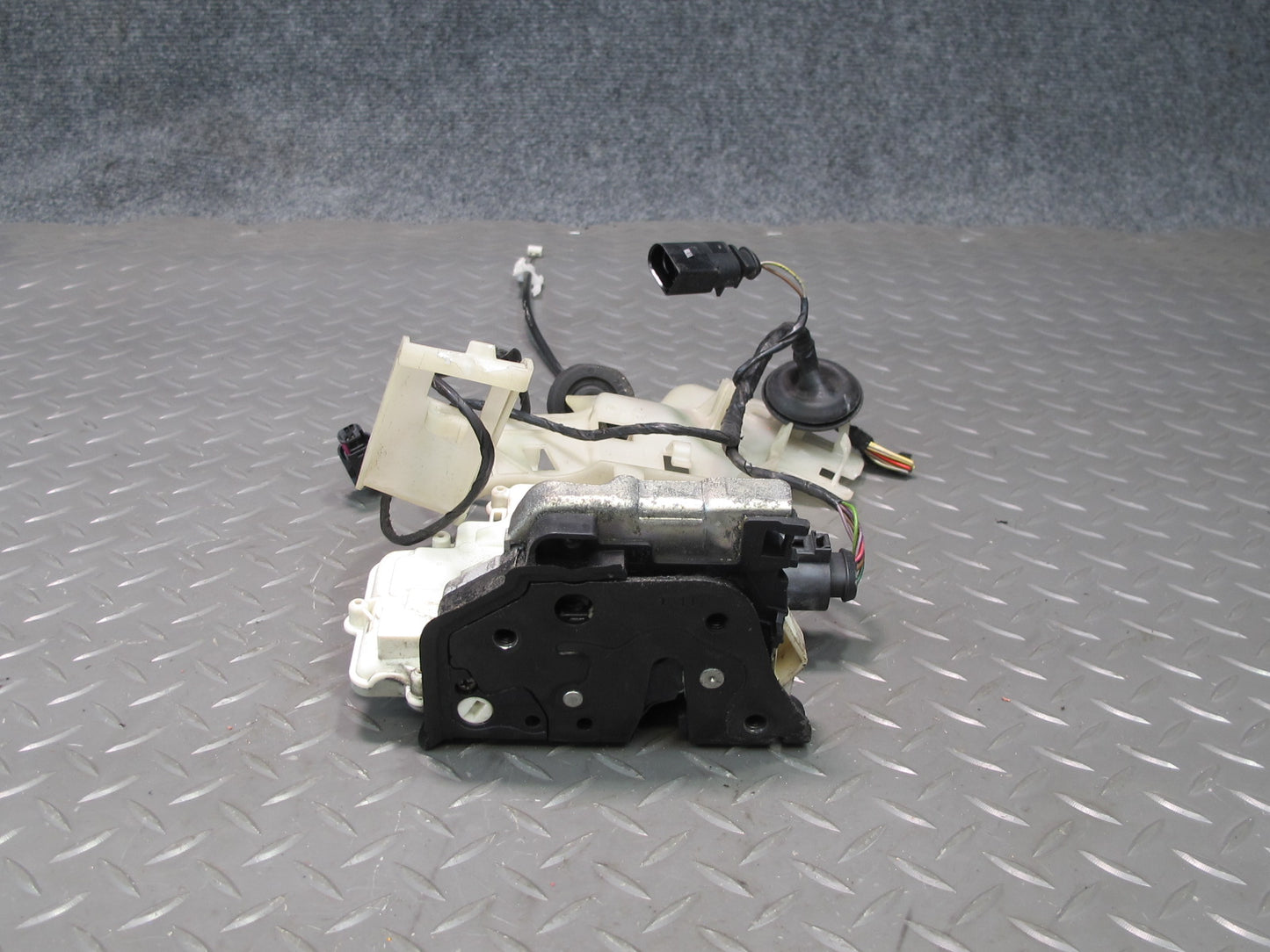 2011-2018 Porsche Cayenne 958 Rear Right Passenger Side Door Latch Lock Actuator