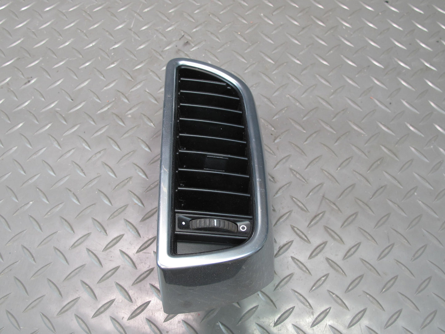 2011-2018 Porsche Cayenne 958 Front Right Side Dash Center A/C Air Vent Grille
