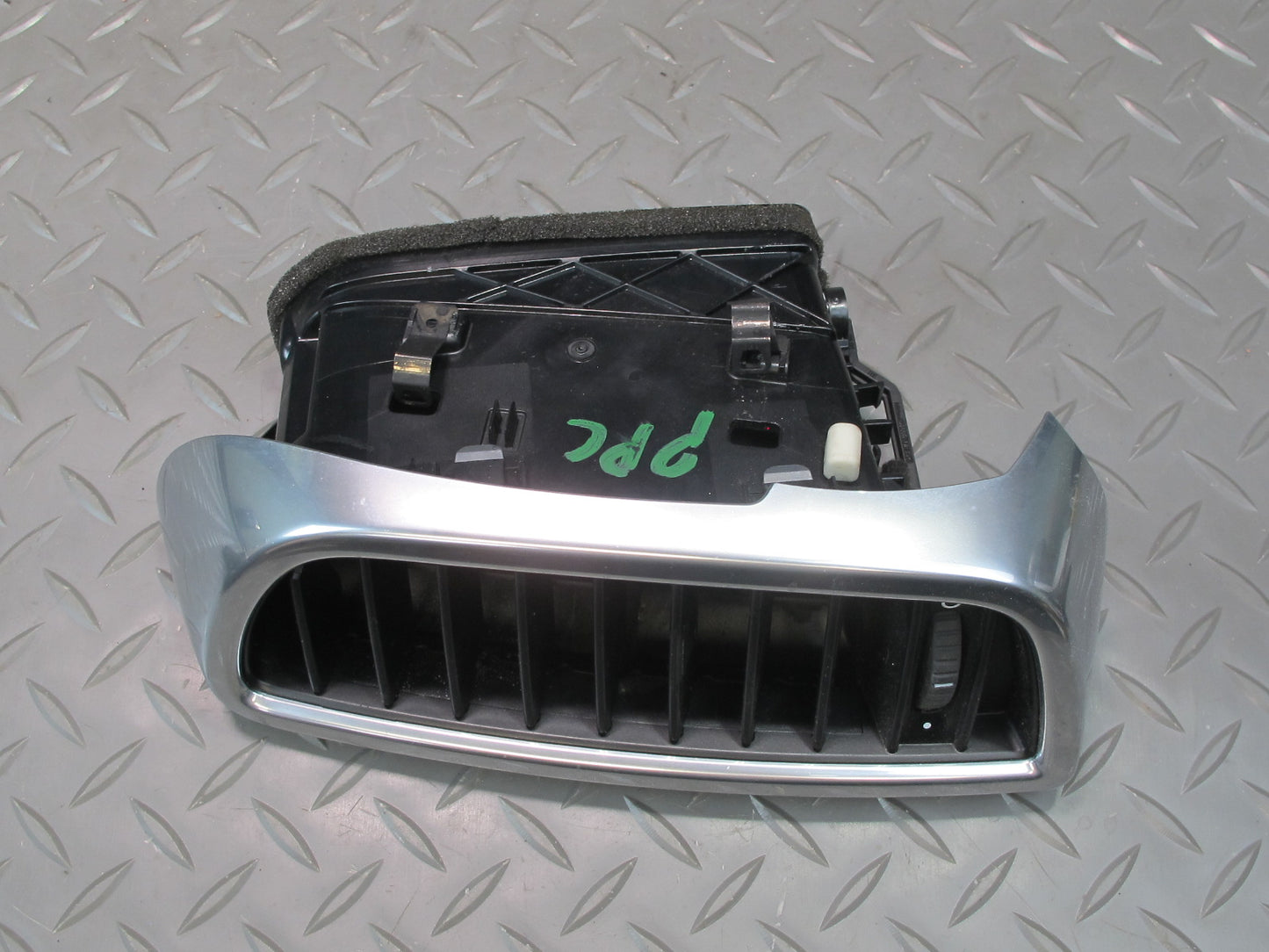 2011-2018 Porsche Cayenne 958 Front Right Side Dash Center A/C Air Vent Grille