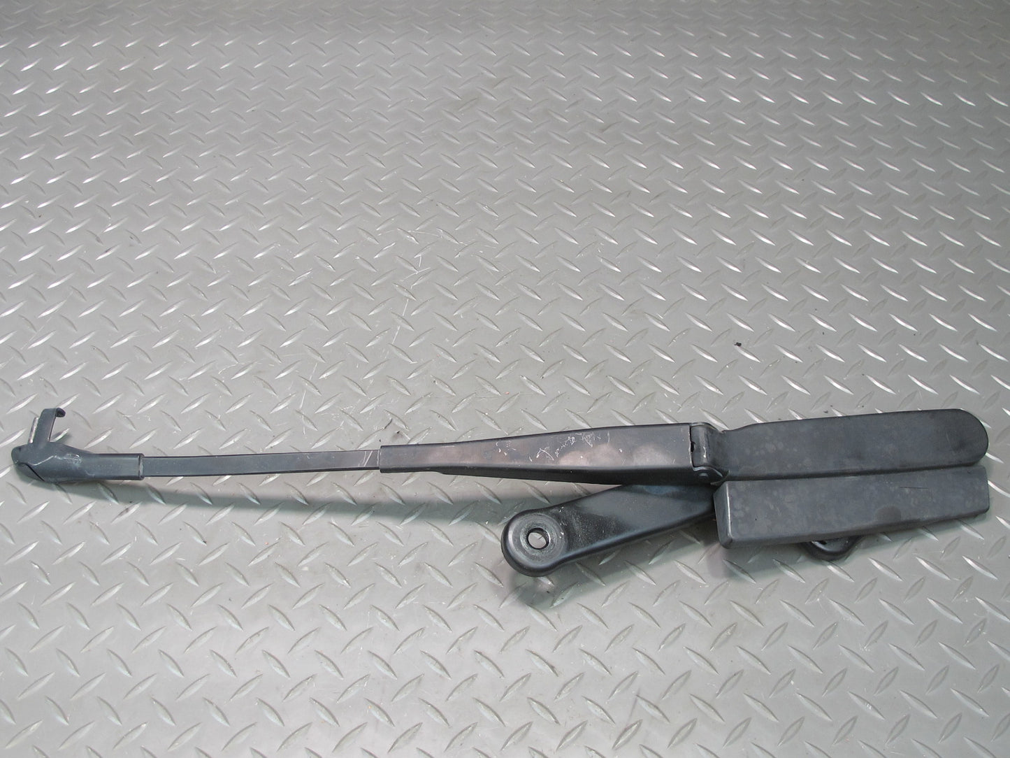 2011-2018 Porsche Cayenne 958 Front Right & Left Side Windshield Wiper Arm Set