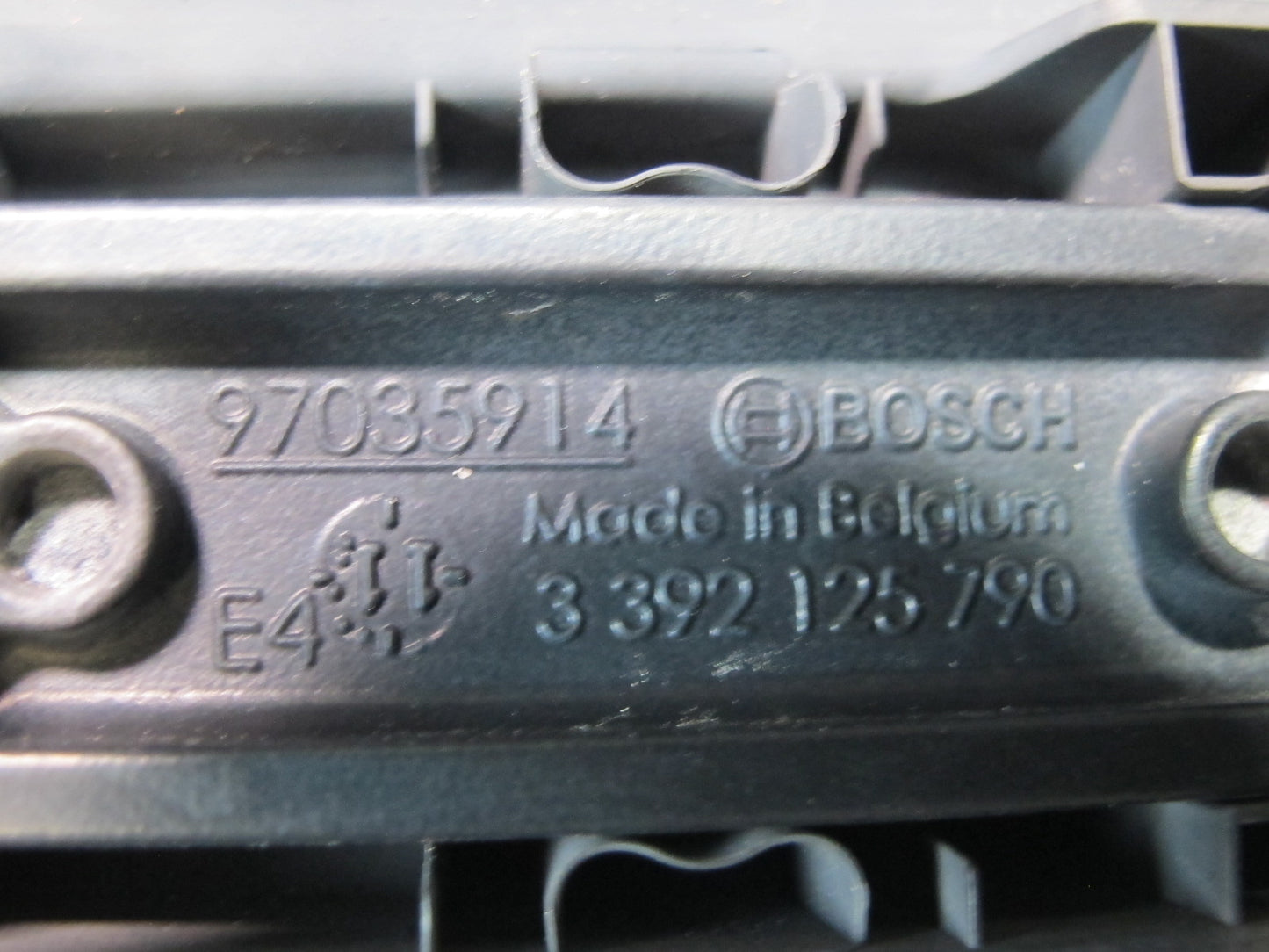 2011-2018 Porsche Cayenne 958 Front Right & Left Side Windshield Wiper Arm Set