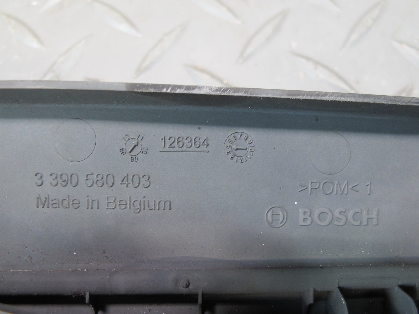 2011-2018 Porsche Cayenne 958 Front Right & Left Side Windshield Wiper Arm Set