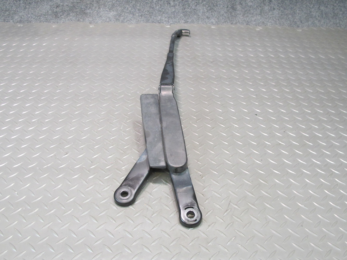 2011-2018 Porsche Cayenne 958 Front Right & Left Side Windshield Wiper Arm Set