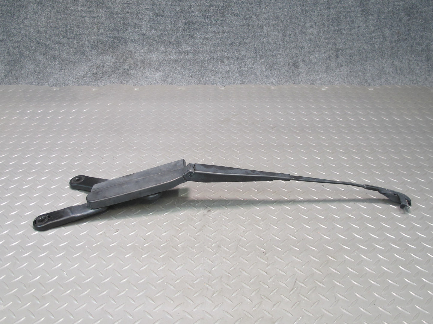 2011-2018 Porsche Cayenne 958 Front Right & Left Side Windshield Wiper Arm Set