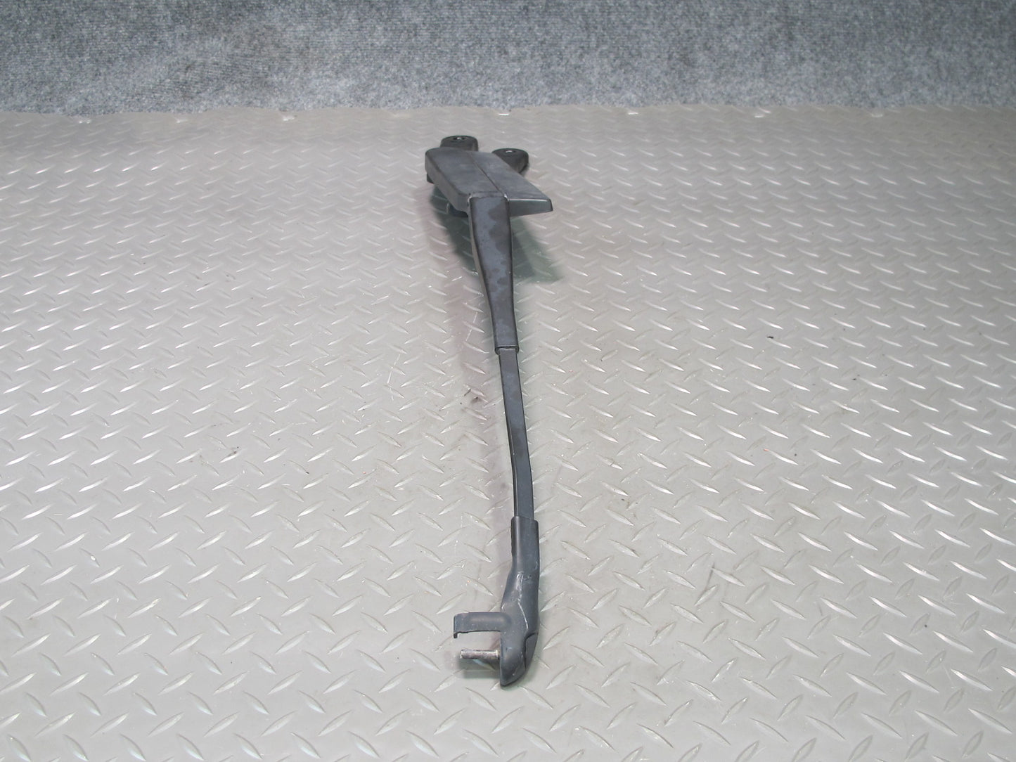 2011-2018 Porsche Cayenne 958 Front Right & Left Side Windshield Wiper Arm Set