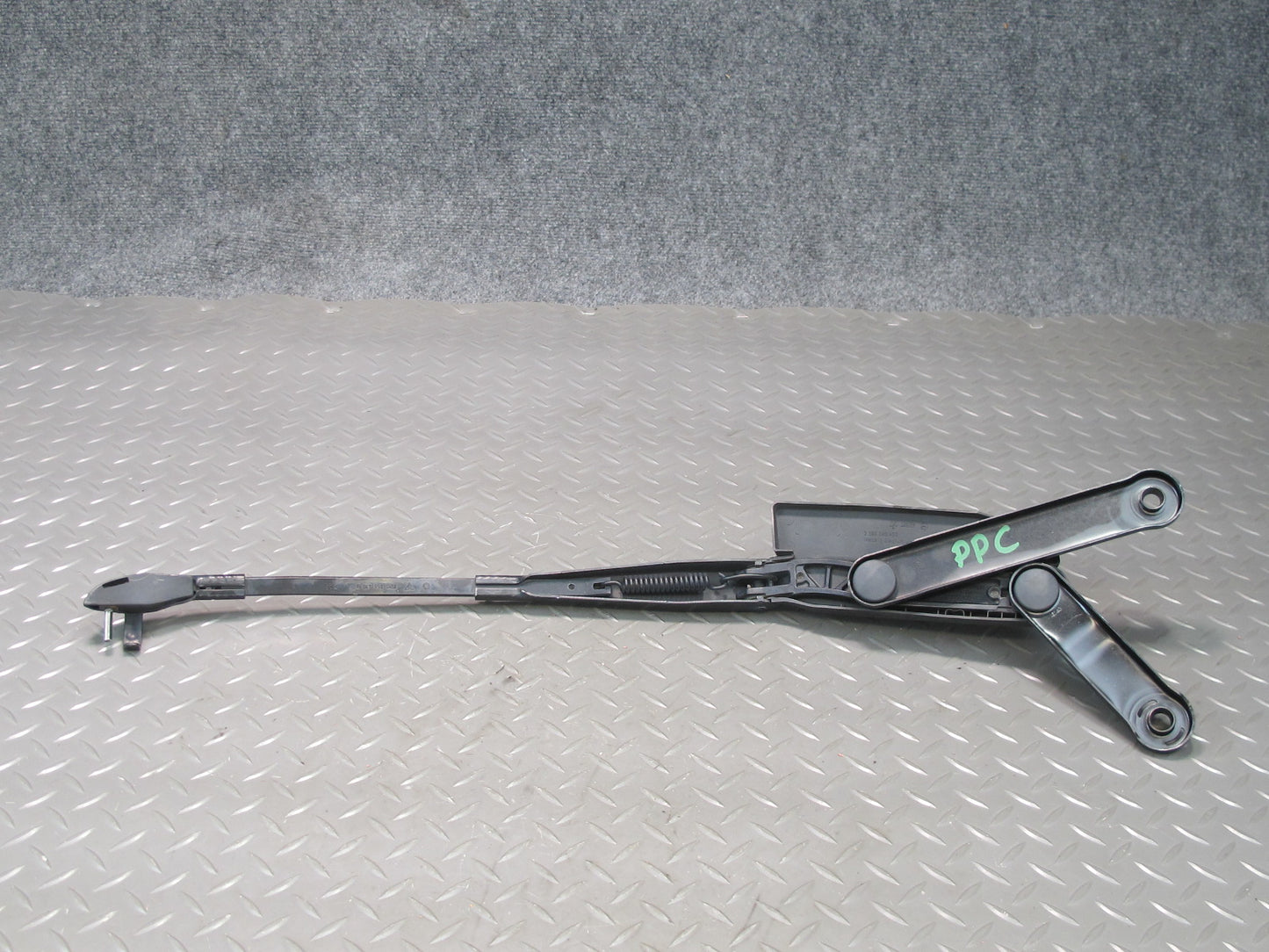 2011-2018 Porsche Cayenne 958 Front Right & Left Side Windshield Wiper Arm Set