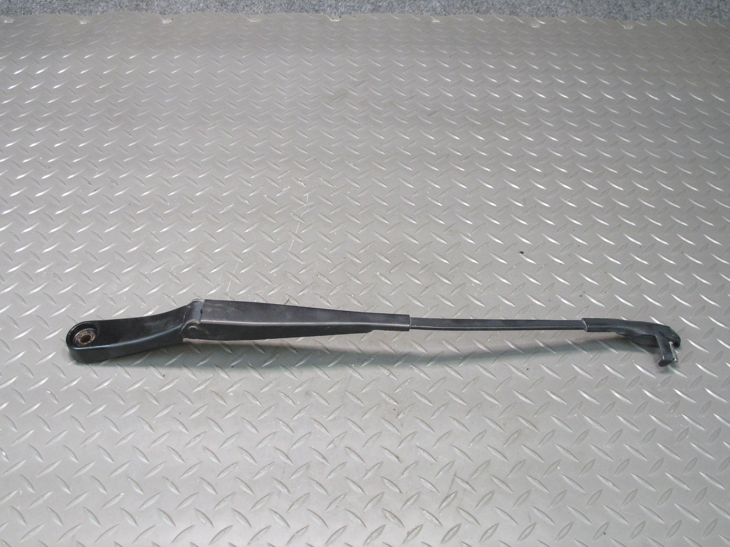 2011-2018 Porsche Cayenne 958 Front Right & Left Side Windshield Wiper Arm Set