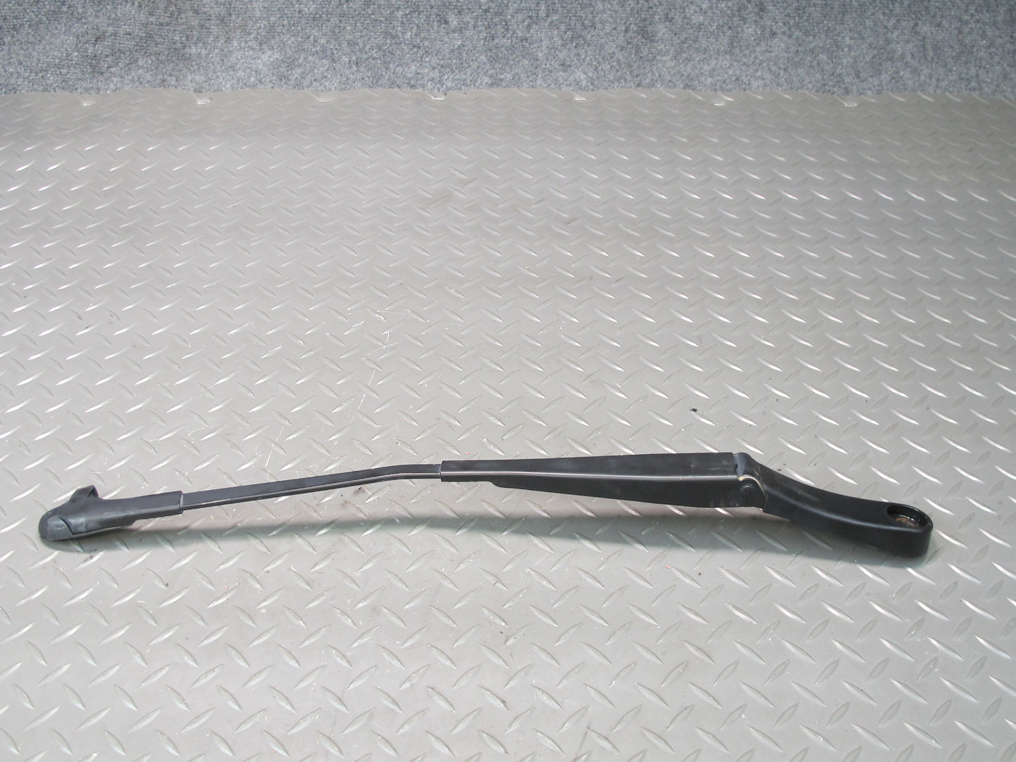 2011-2018 Porsche Cayenne 958 Front Right & Left Side Windshield Wiper Arm Set