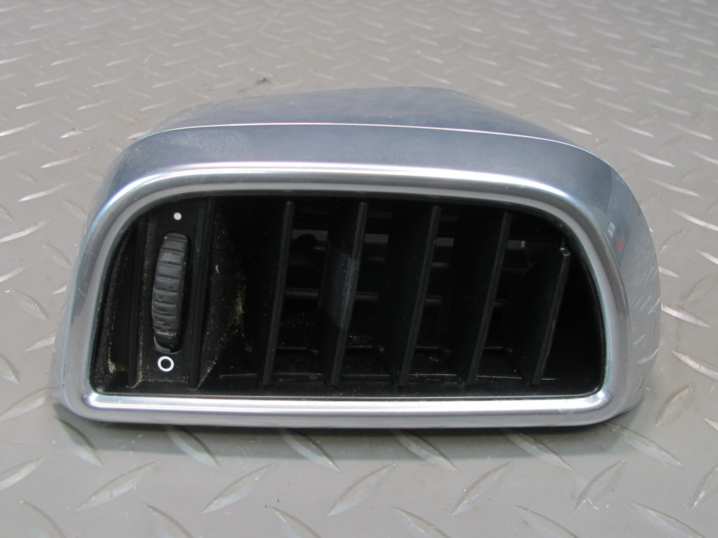 2011-2018 Porsche Cayenne 958 Rear Left Side Center A/C Heater Air Vent Grille