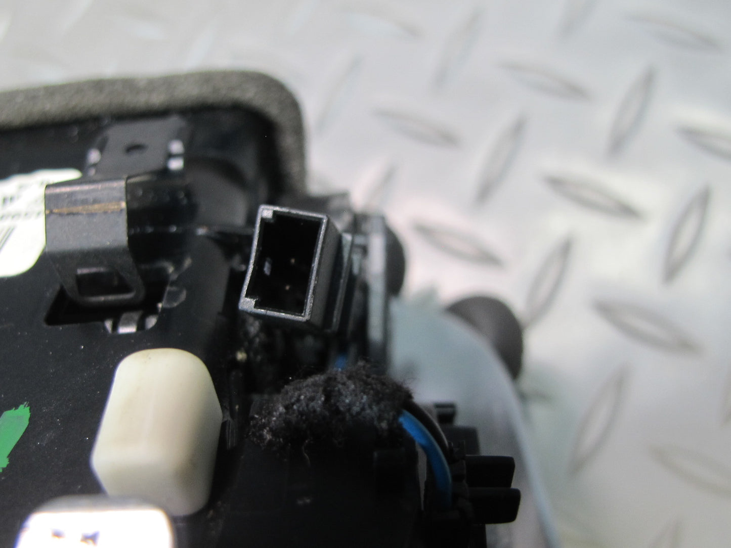 2011-2018 Porsche Cayenne 958 Rear Left Side Center A/C Heater Air Vent Grille