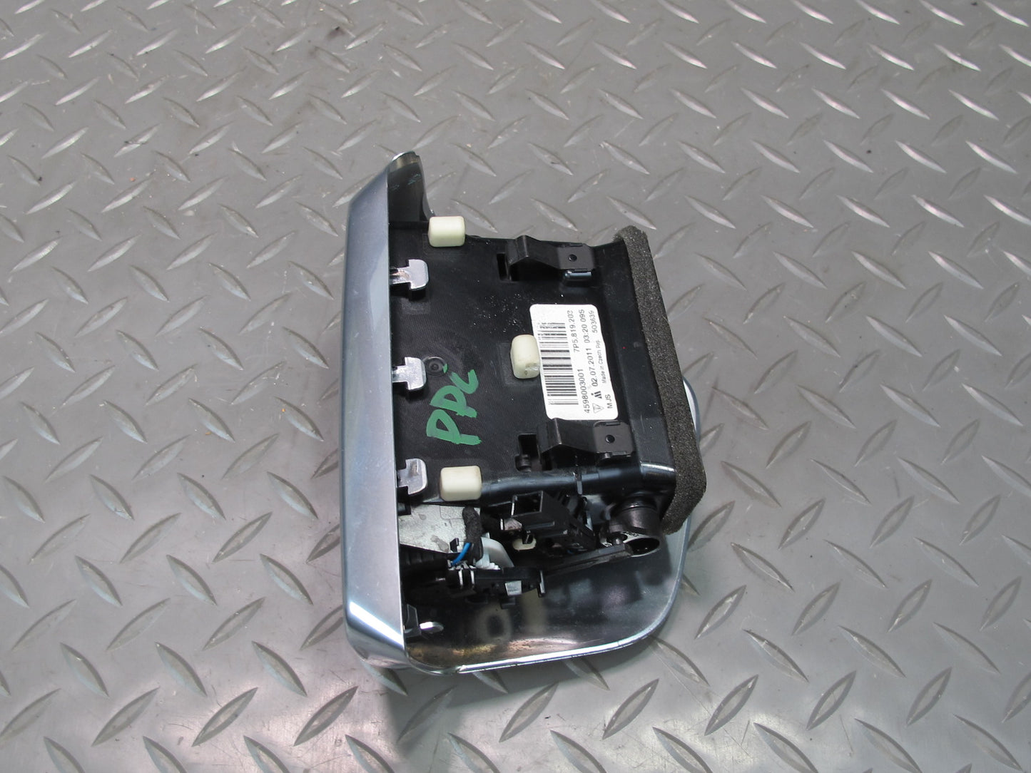 2011-2018 Porsche Cayenne 958 Rear Left Side Center A/C Heater Air Vent Grille