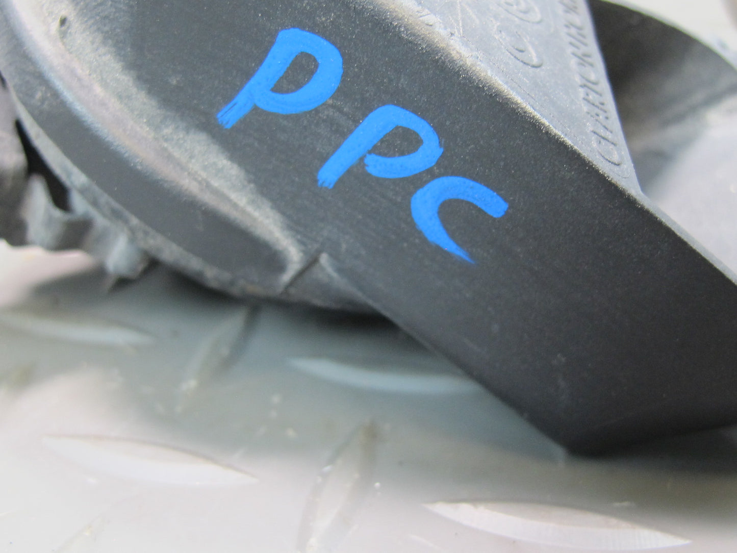 2011-2014 Porsche Cayenne 958 High & Low Tone Horn Signal W/ Mount Bracket Set