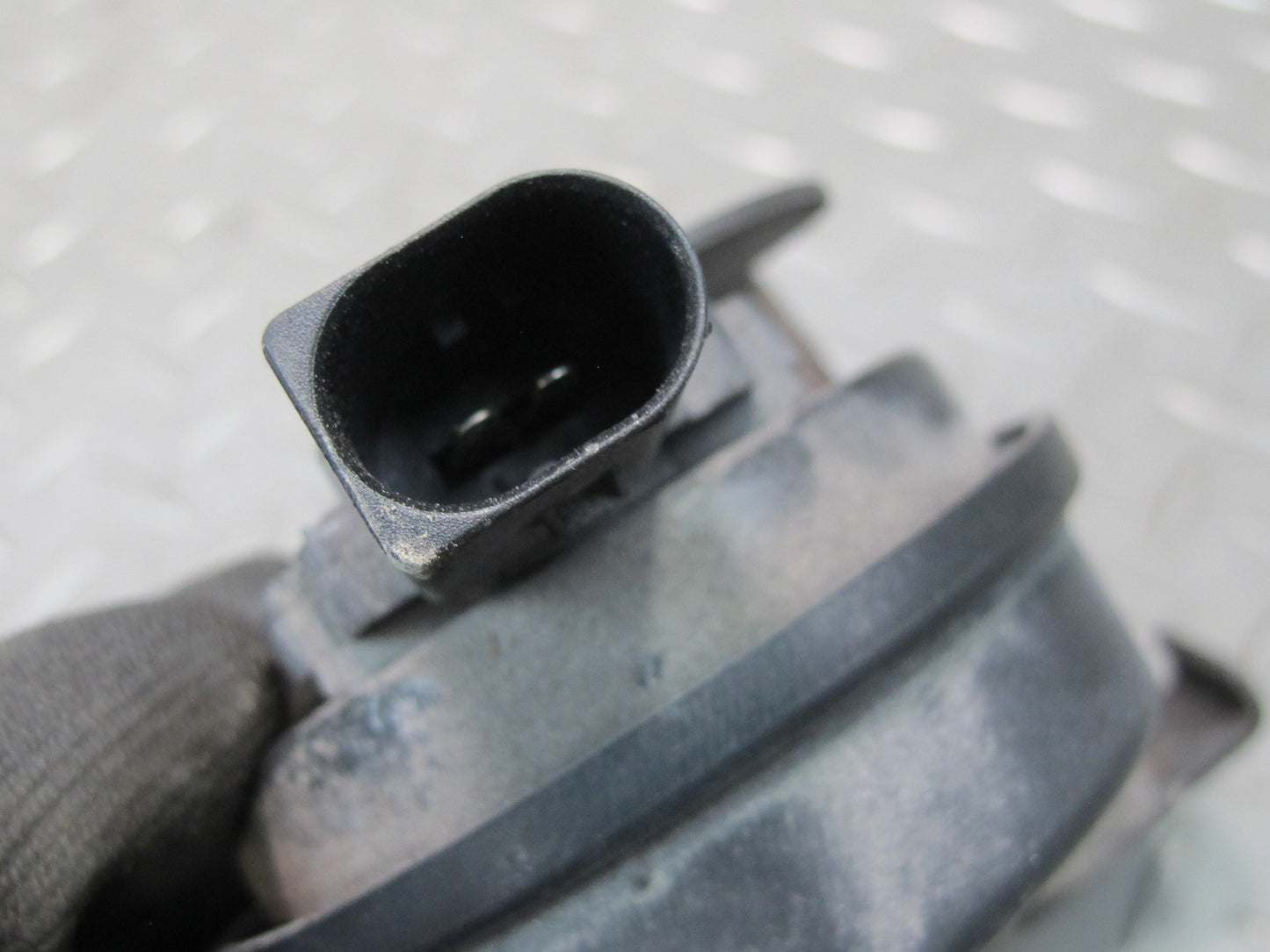 2011-2014 Porsche Cayenne 958 High & Low Tone Horn Signal W/ Mount Bracket Set