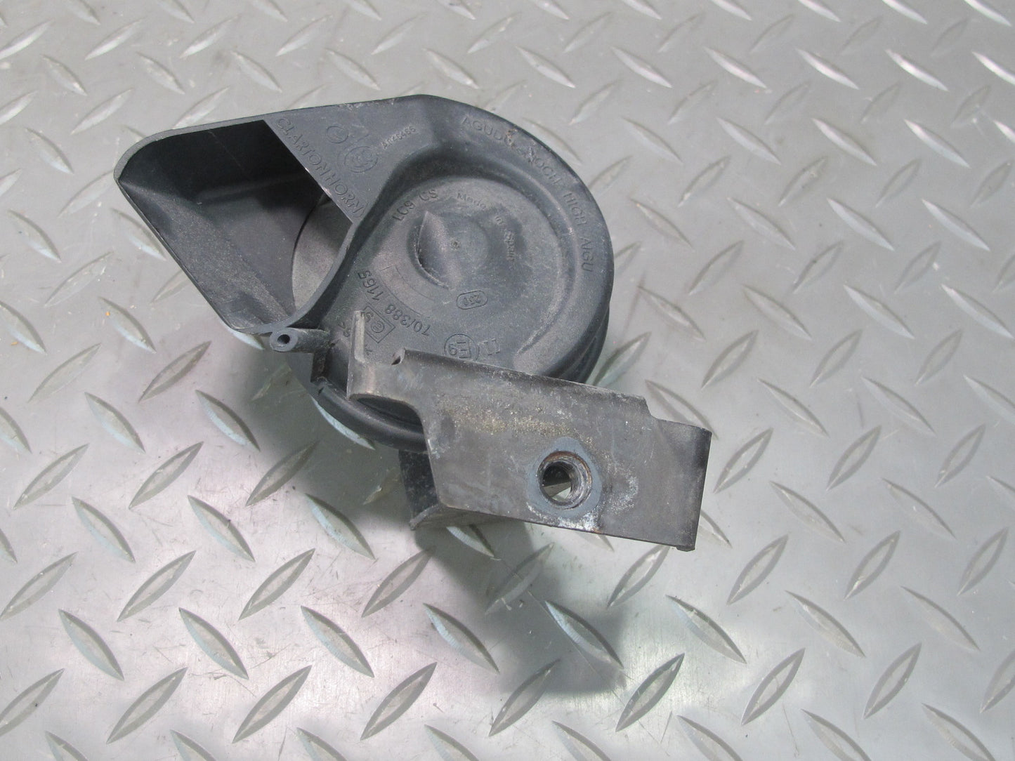 2011-2014 Porsche Cayenne 958 High & Low Tone Horn Signal W/ Mount Bracket Set