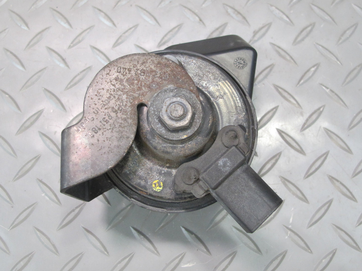 2011-2014 Porsche Cayenne 958 High & Low Tone Horn Signal W/ Mount Bracket Set