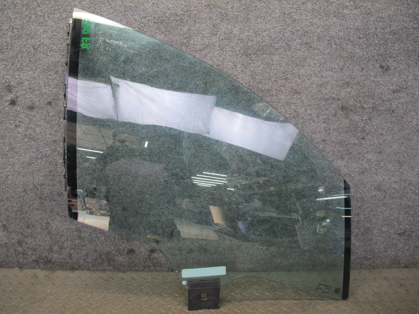 17-23 Porsche Panamera 971 Front Right Door Glass Window 971845020