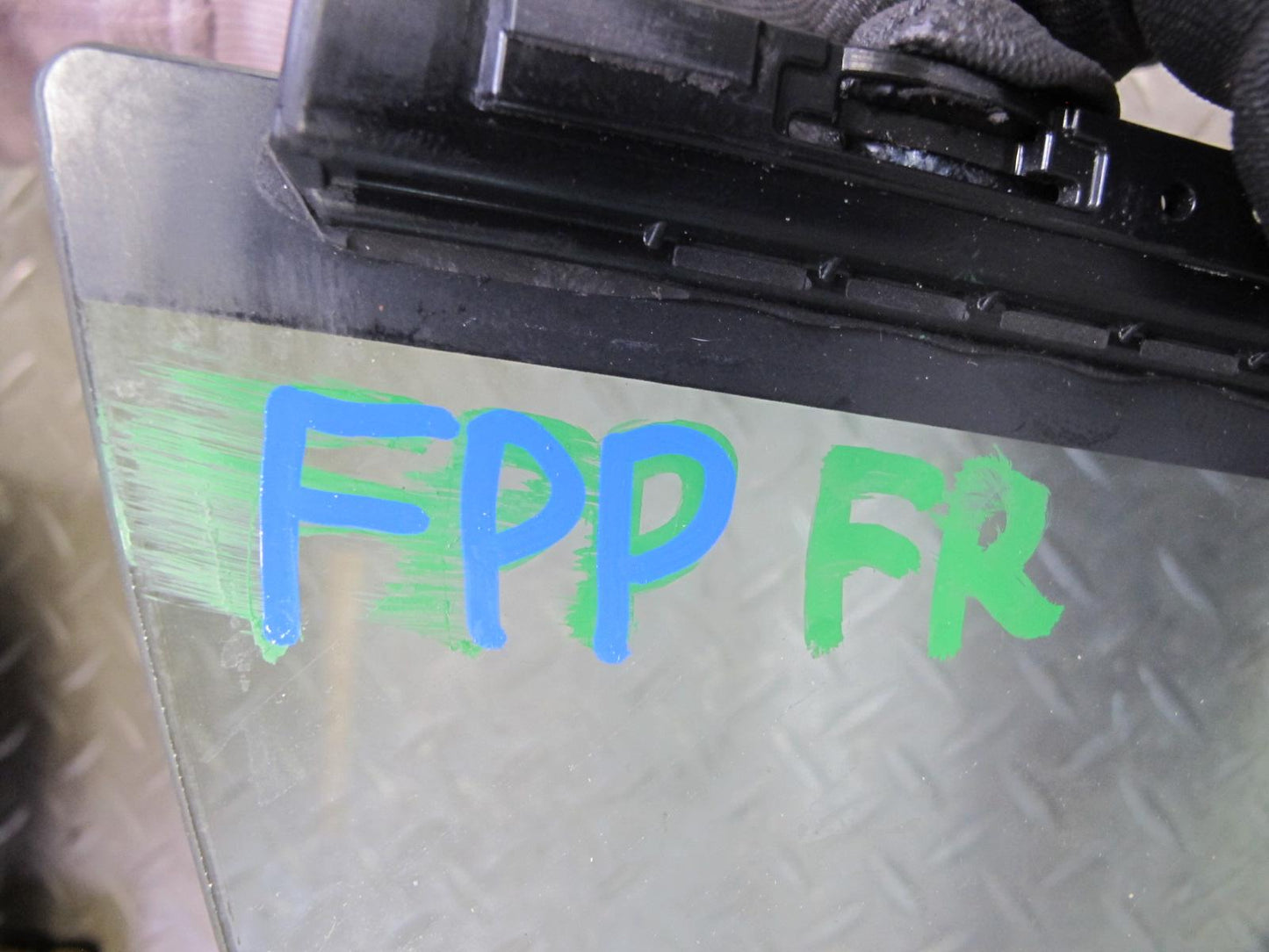 17-23 Porsche Panamera 971 Front Right Door Glass Window 971845020