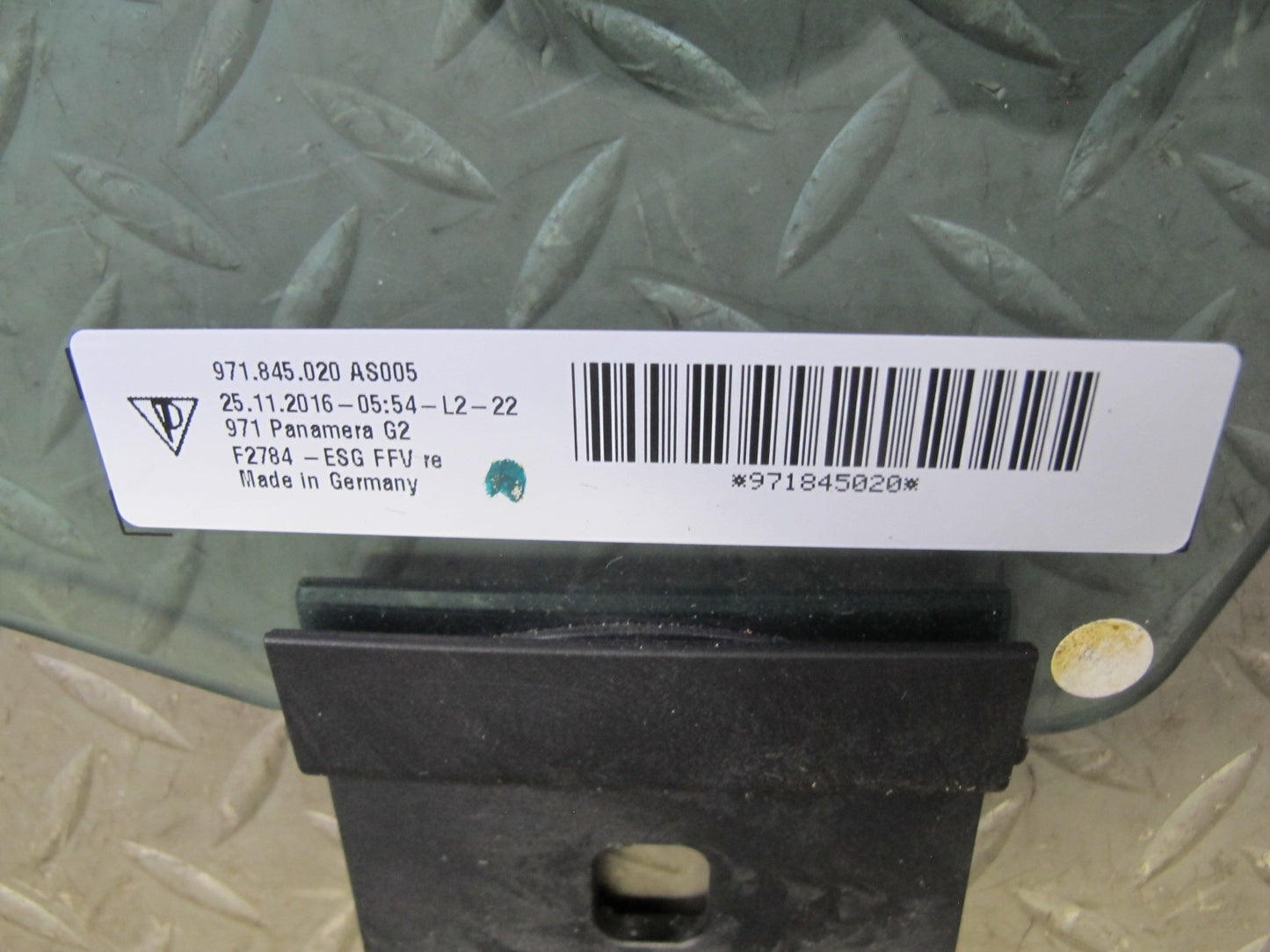 17-23 Porsche Panamera 971 Front Right Door Glass Window 971845020