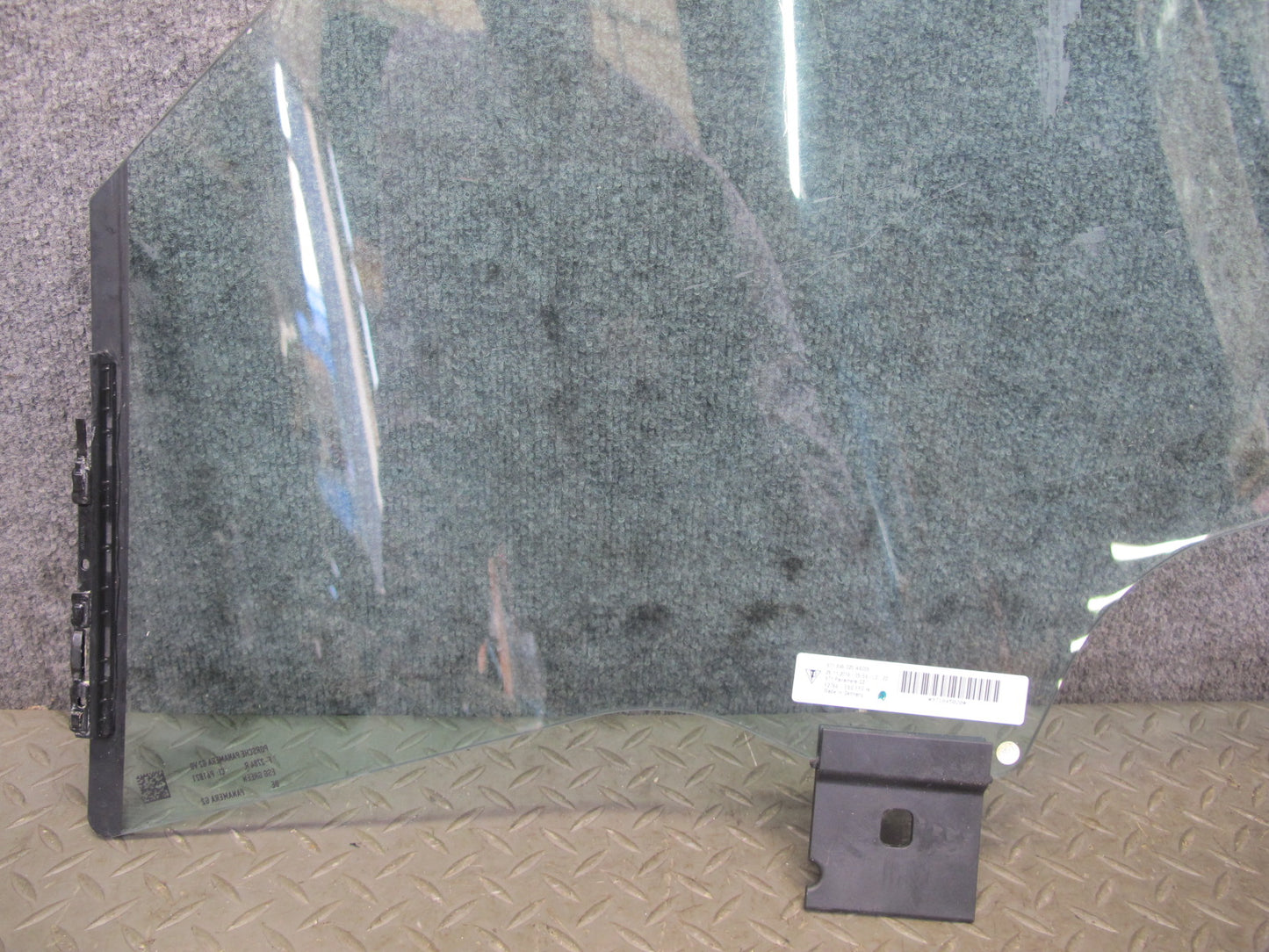 17-23 Porsche Panamera 971 Front Right Door Glass Window 971845020