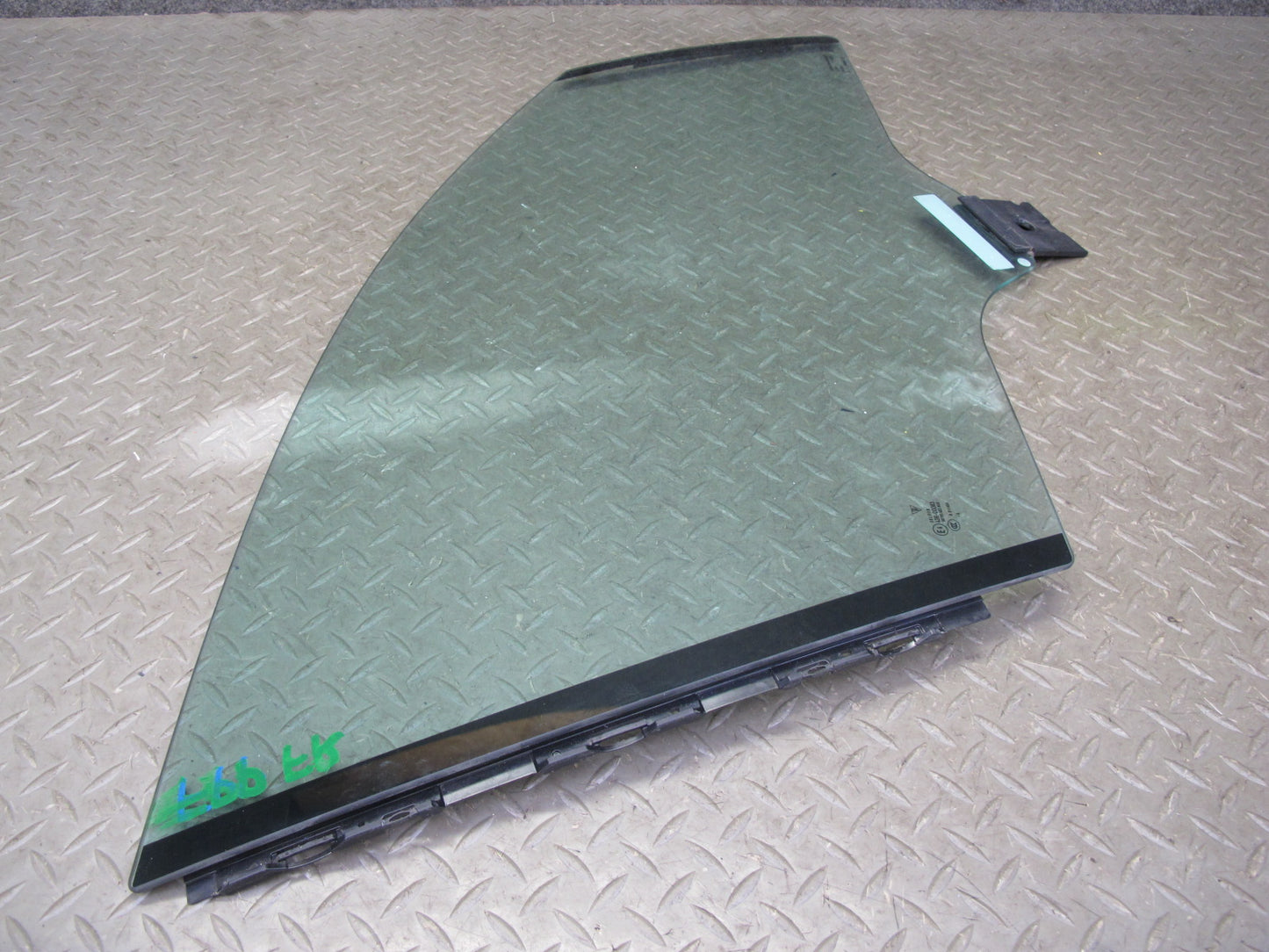 17-23 Porsche Panamera 971 Front Right Door Glass Window 971845020