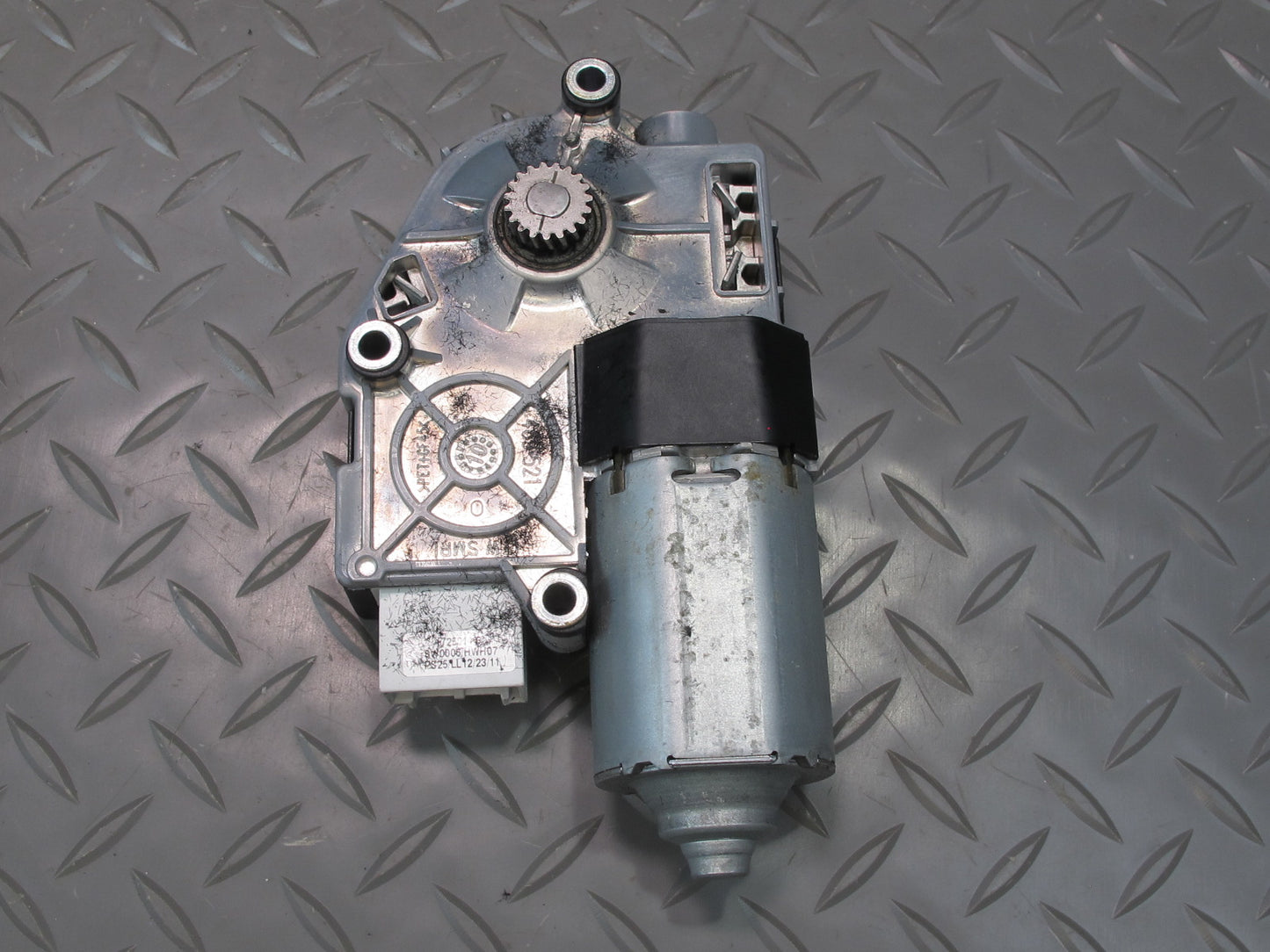 2011-2018 Porsche Cayenne 958 Panoramic Sunroof Drive Motor