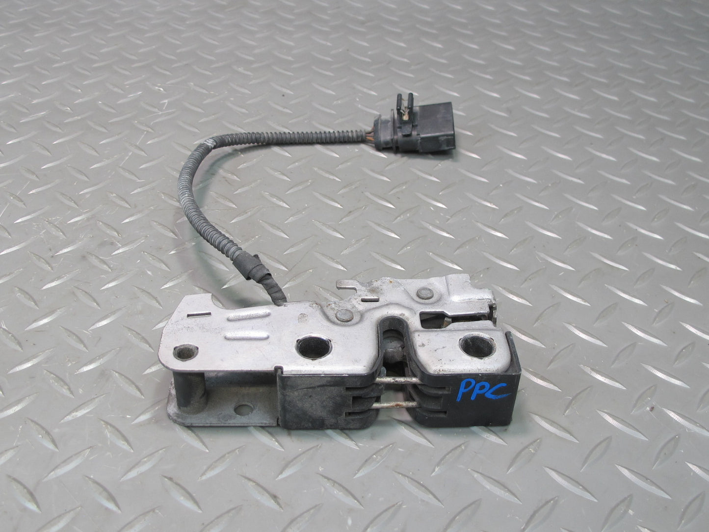 2011-2018 Porsche Cayenne 958 Front Hood Bonnet Latch Lock Actuator