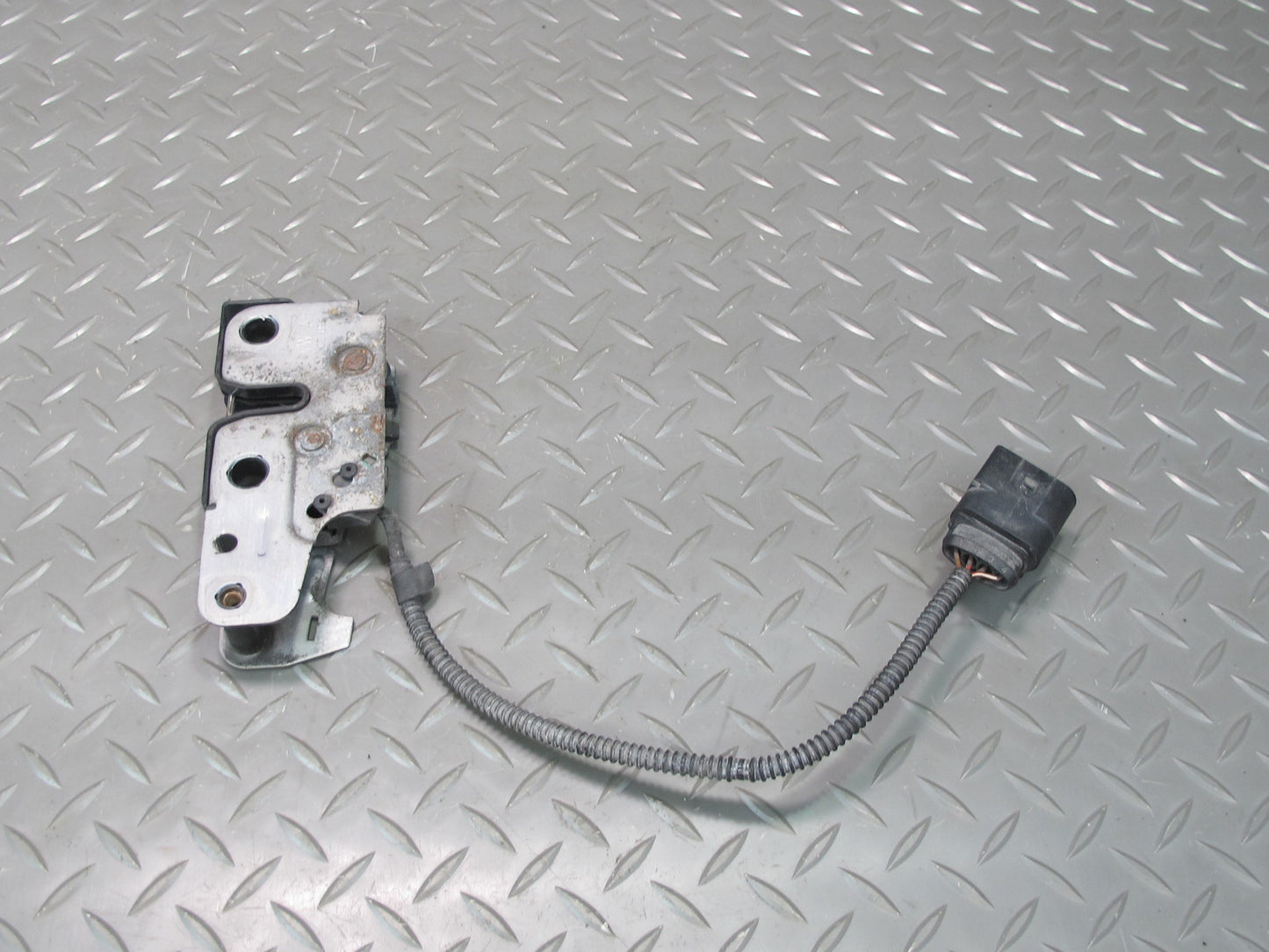 2011-2018 Porsche Cayenne 958 Front Hood Bonnet Latch Lock Actuator