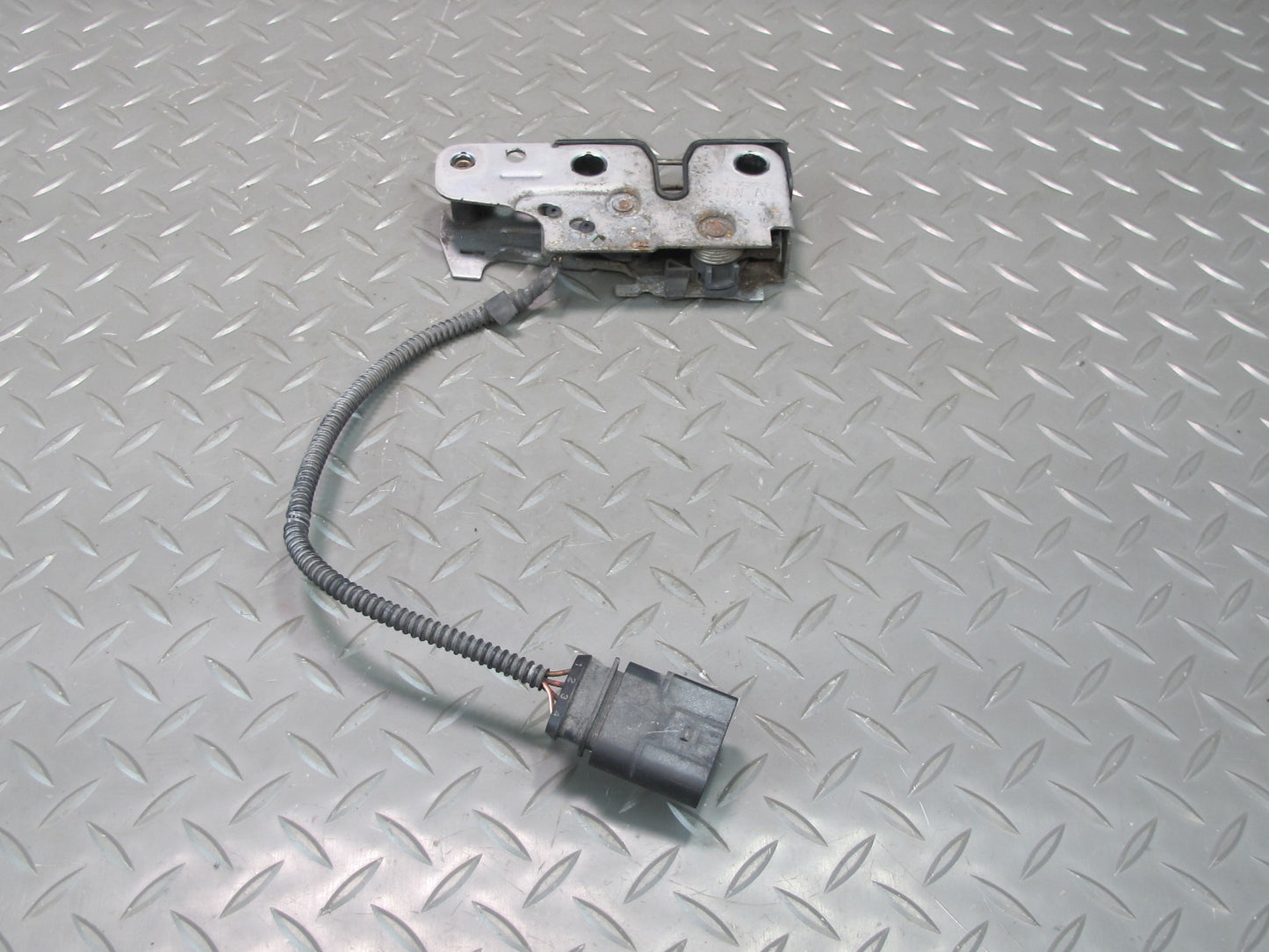 2011-2018 Porsche Cayenne 958 Front Hood Bonnet Latch Lock Actuator