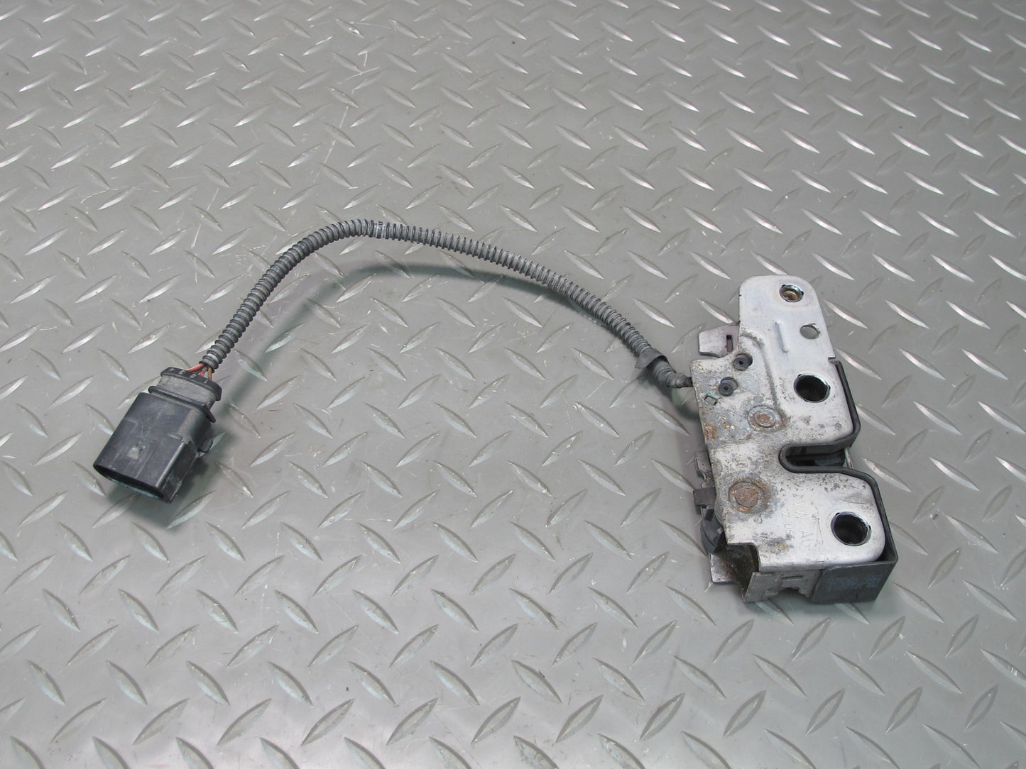 2011-2018 Porsche Cayenne 958 Front Hood Bonnet Latch Lock Actuator