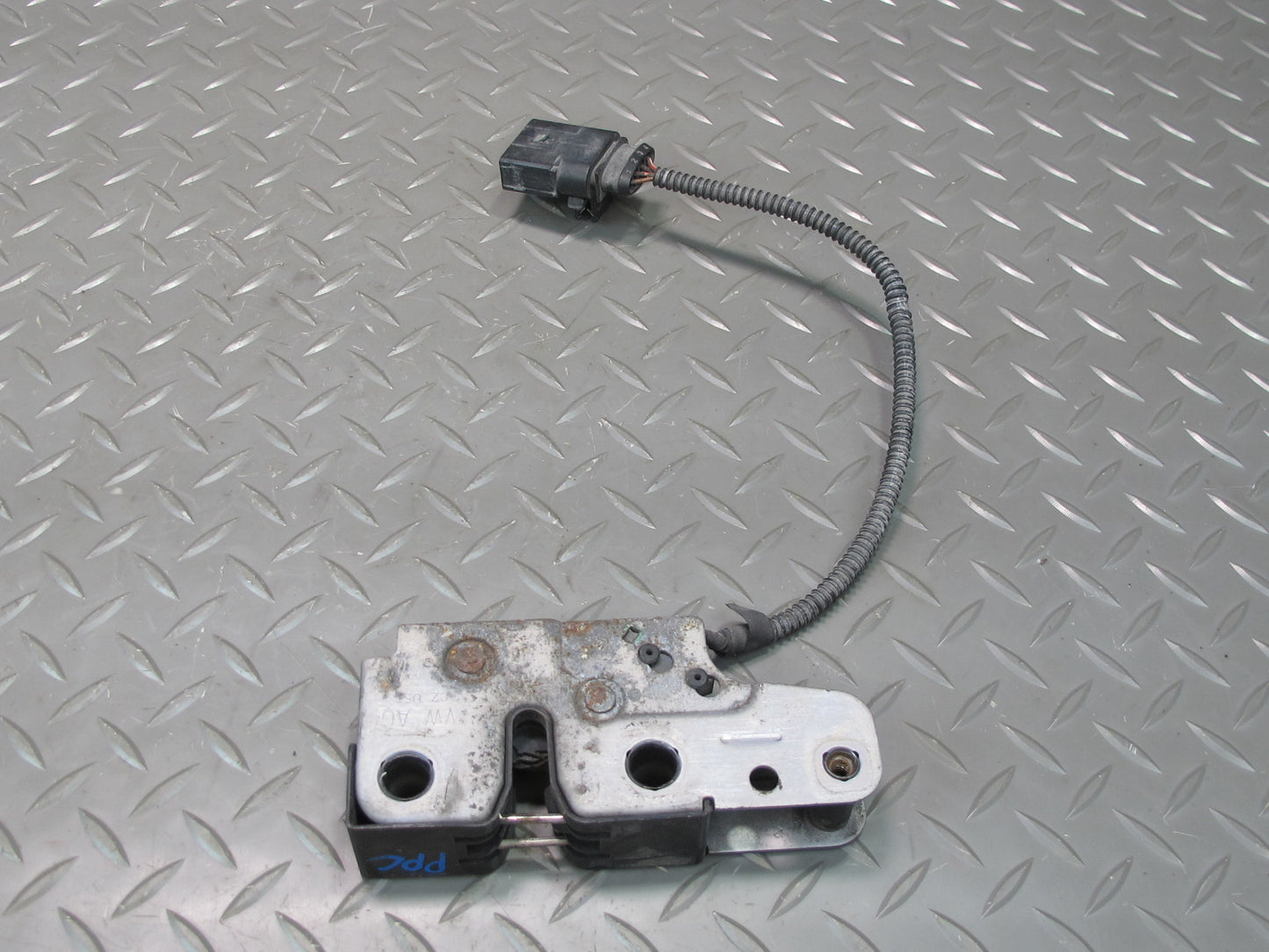 2011-2018 Porsche Cayenne 958 Front Hood Bonnet Latch Lock Actuator