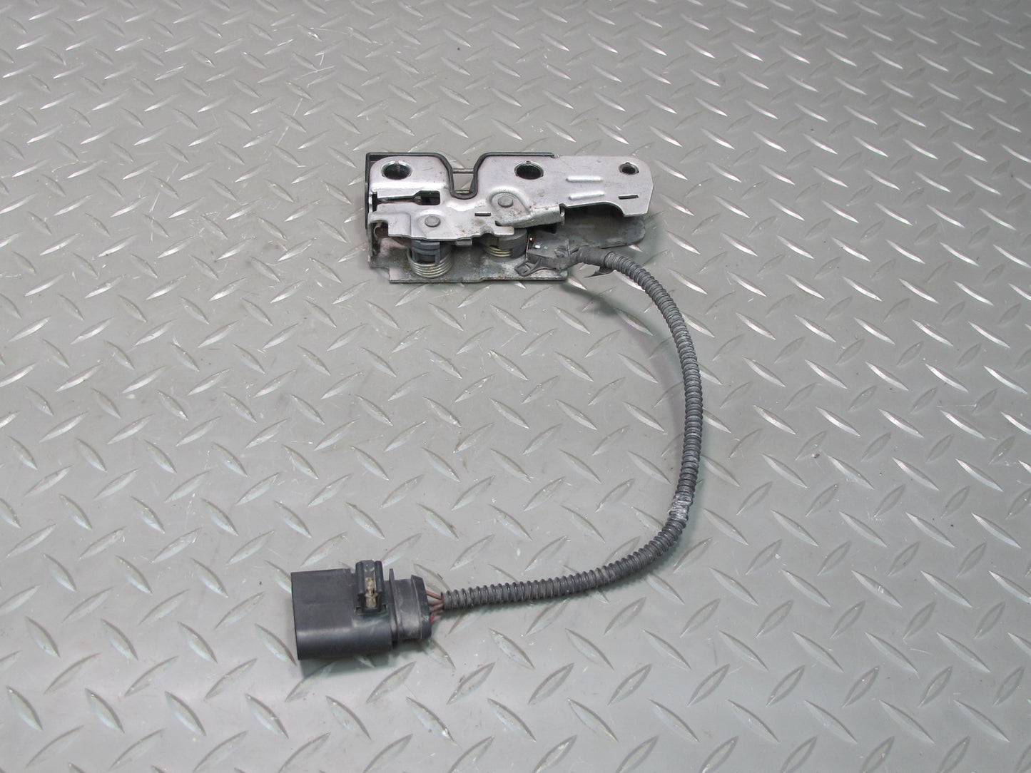 2011-2018 Porsche Cayenne 958 Front Hood Bonnet Latch Lock Actuator